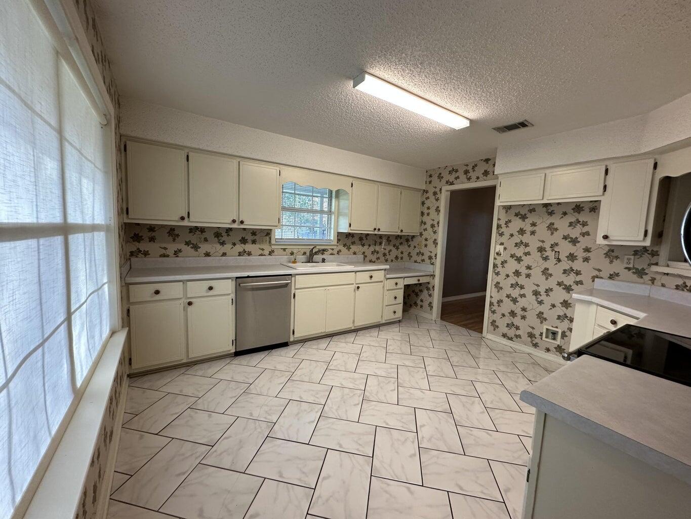 DOGWOOD ESTATES - Residential Lease