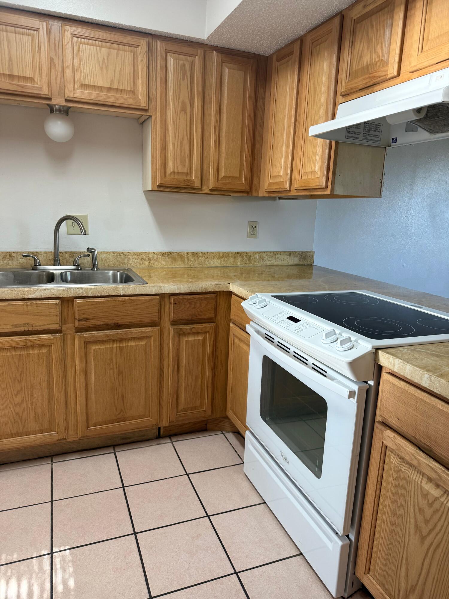 CLASSIC MANOR - Residential Lease