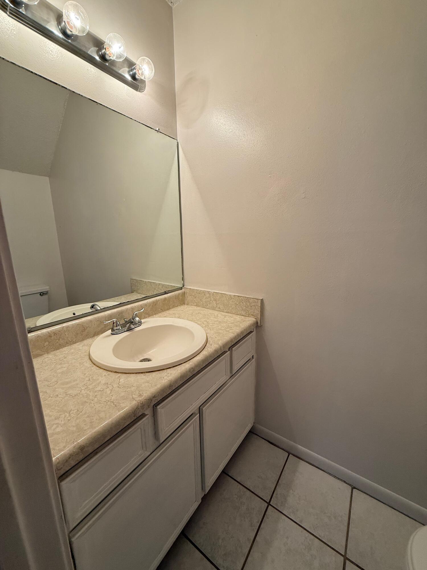 CLASSIC MANOR - Residential Lease