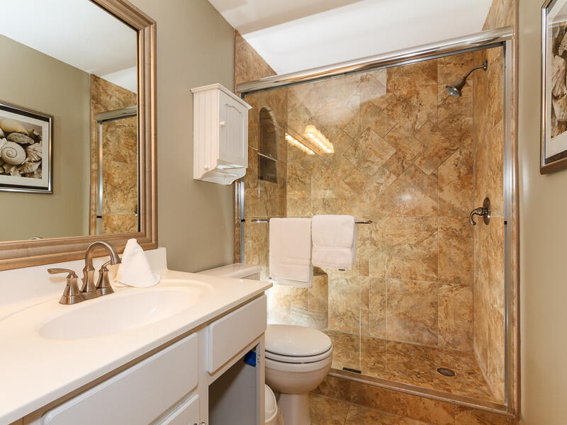 EMERALD TOWERS WEST CONDO - Residential