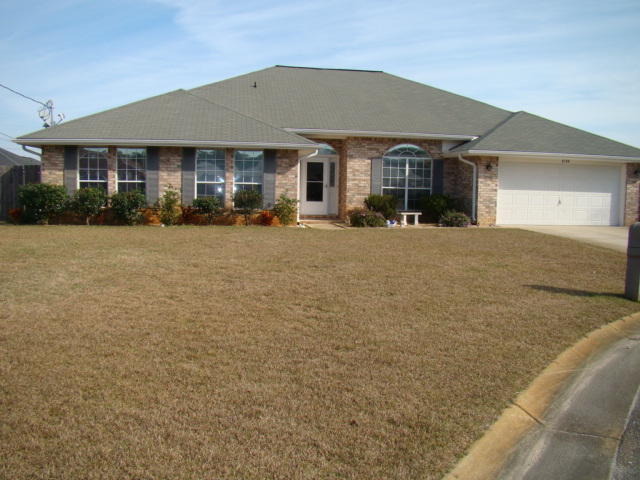 Beautiful brick home on cul de sac in Hampton Ridge Estates. Spacious rooms with lots of extras including fireplace cathedral ceilings overside pantry. Outside boast in ground pool, extra parking for boat or rv all in a great neighborhood.