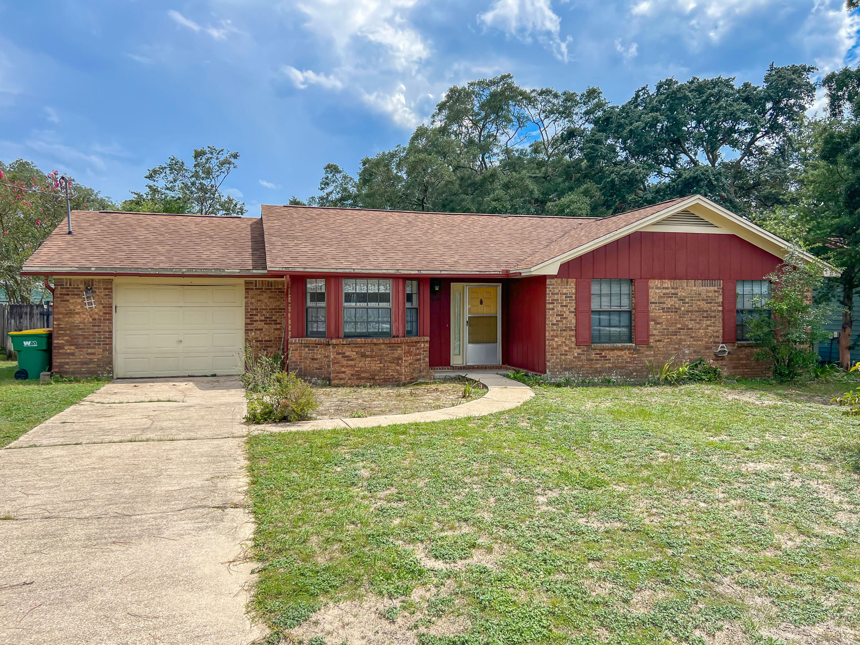*** Multiple offers received, please submit best offer by 3:00pm July 19.  
 What a deal right in the heart of Niceville ! this 3 Bed 2 bath home is ready for your updates. The home is well maintained but mostly in its original outfit, it feature a spacious backyard, fireplace. Easily turn this home into a masterpiece with a few cosmetic upgrades.  This will not last long, schedule your showing immediately! 
 *update Roof 2011, AC & water heater 2016