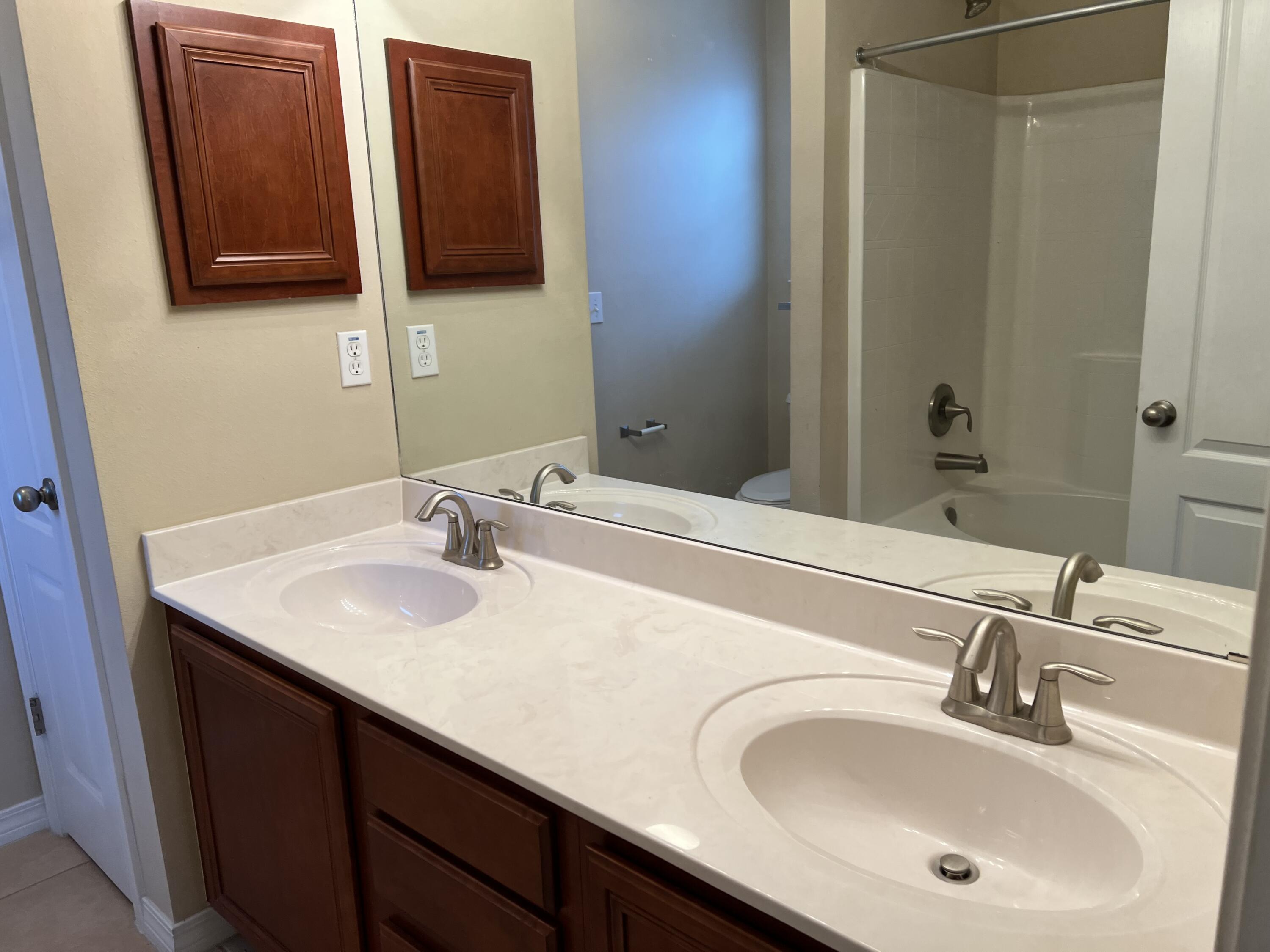 EAGLE BAY - Residential Lease