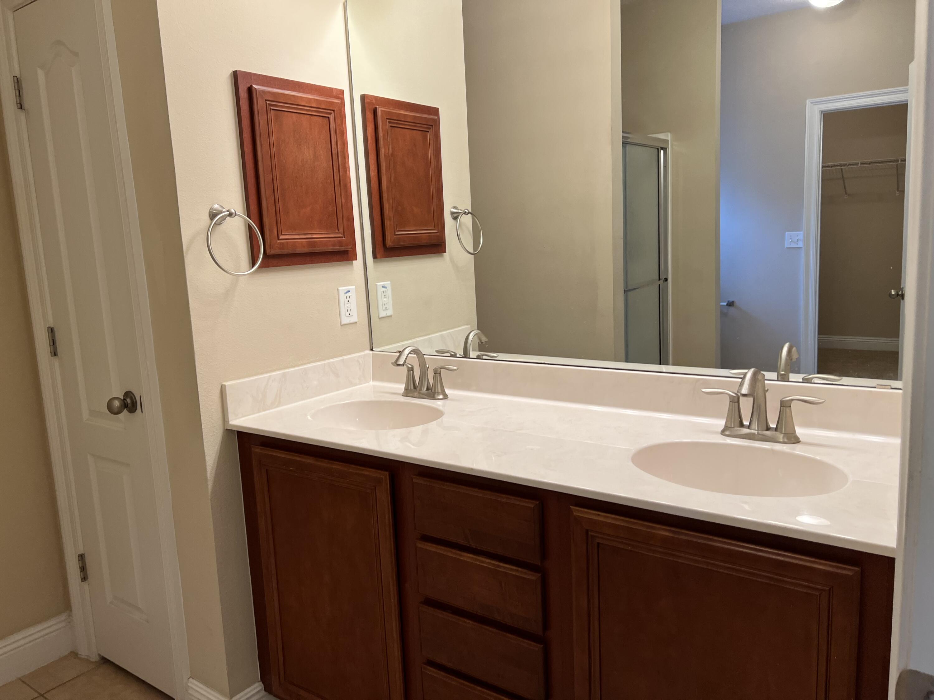 EAGLE BAY - Residential Lease
