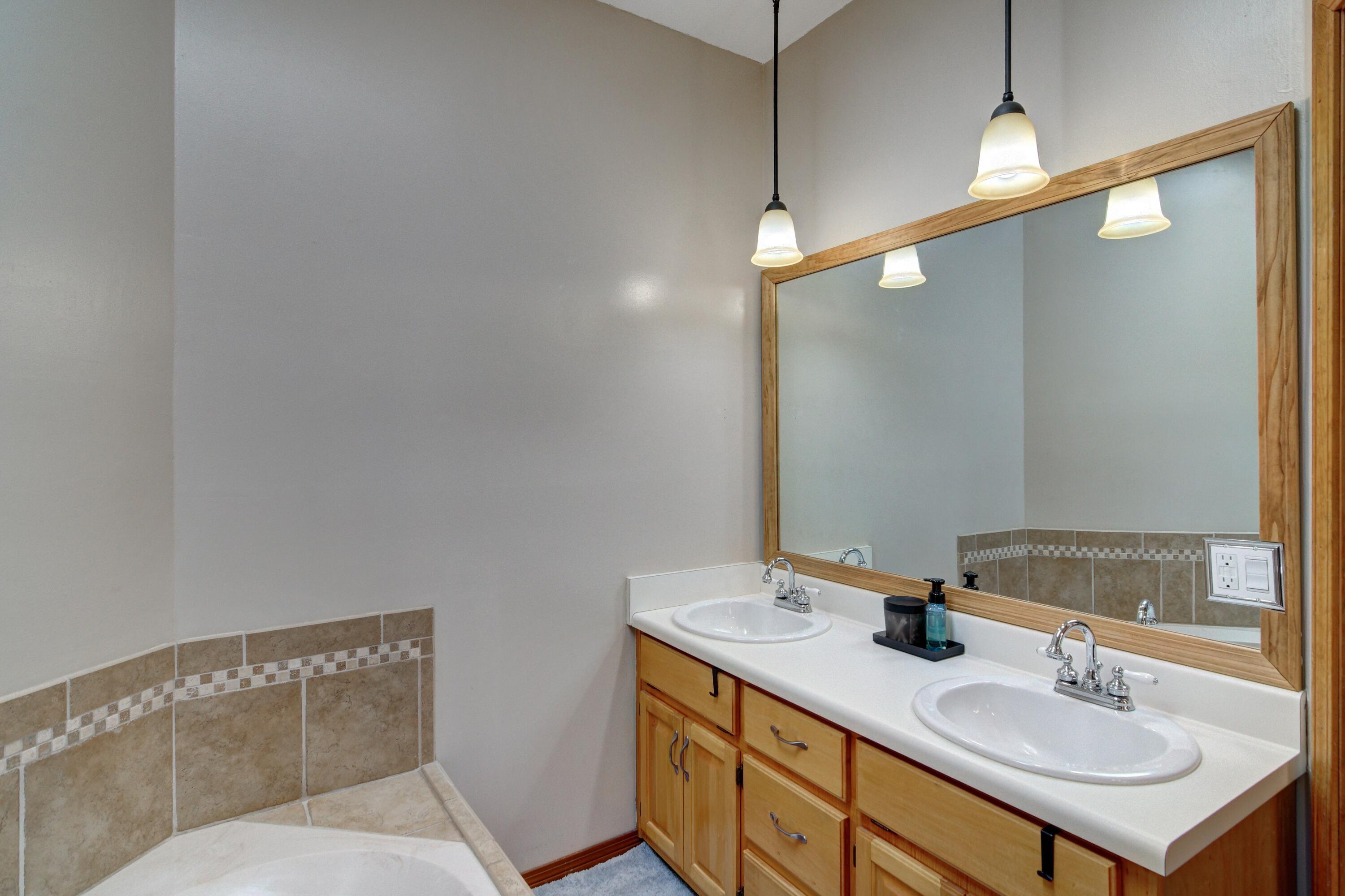 EAST BAY RIVER ESTATES 1ST ADDN - Residential