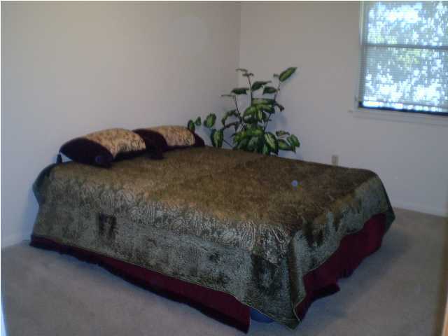 OAK TREE MANOR - Residential Lease