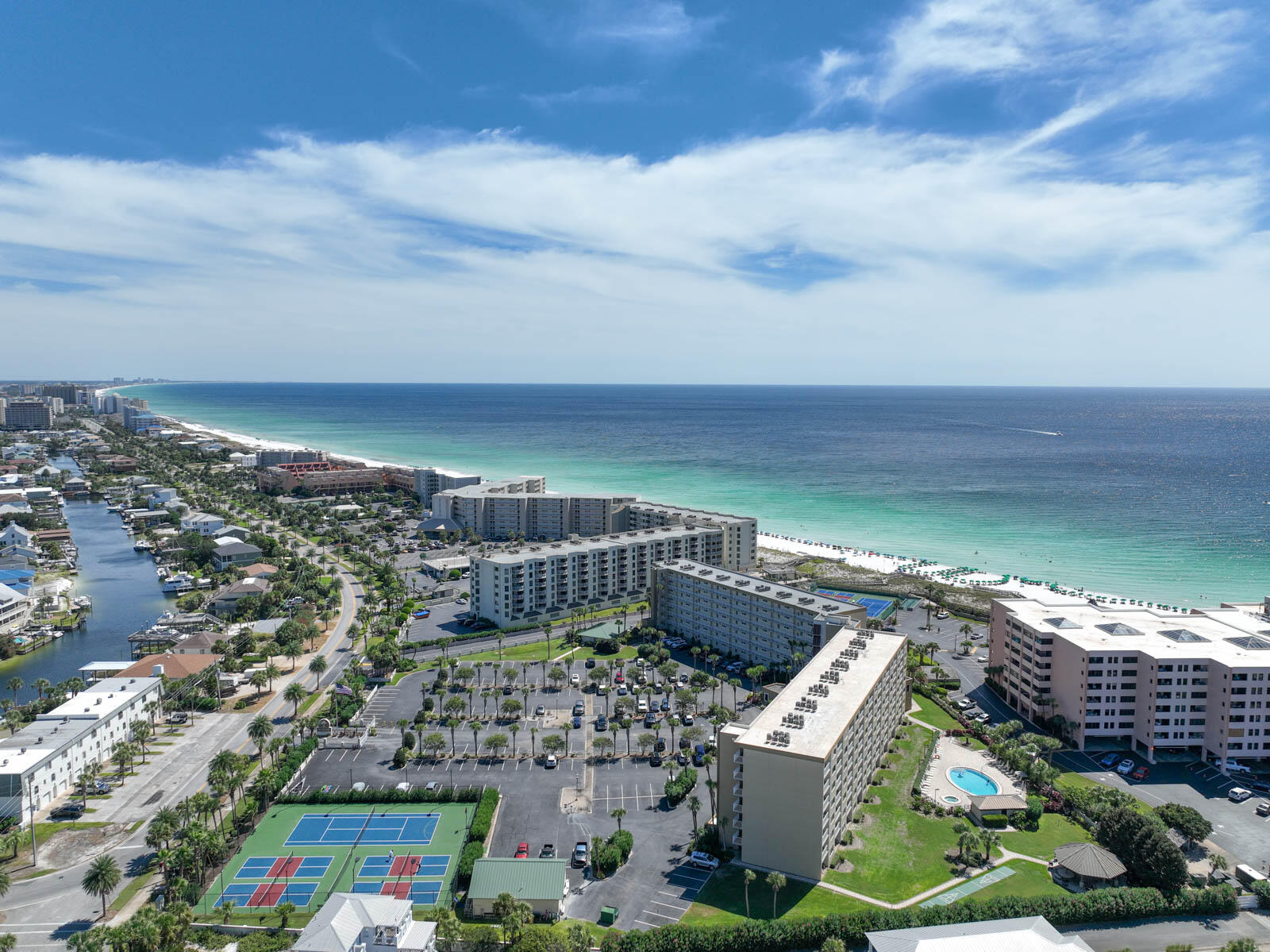 ISLANDER CONDO - Residential