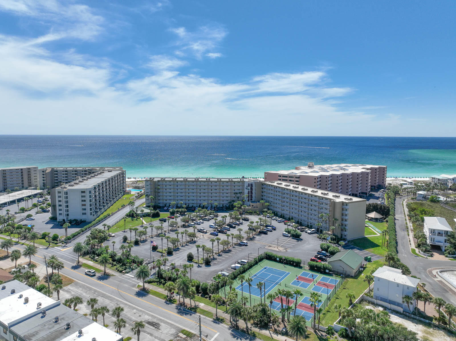 ISLANDER CONDO - Residential
