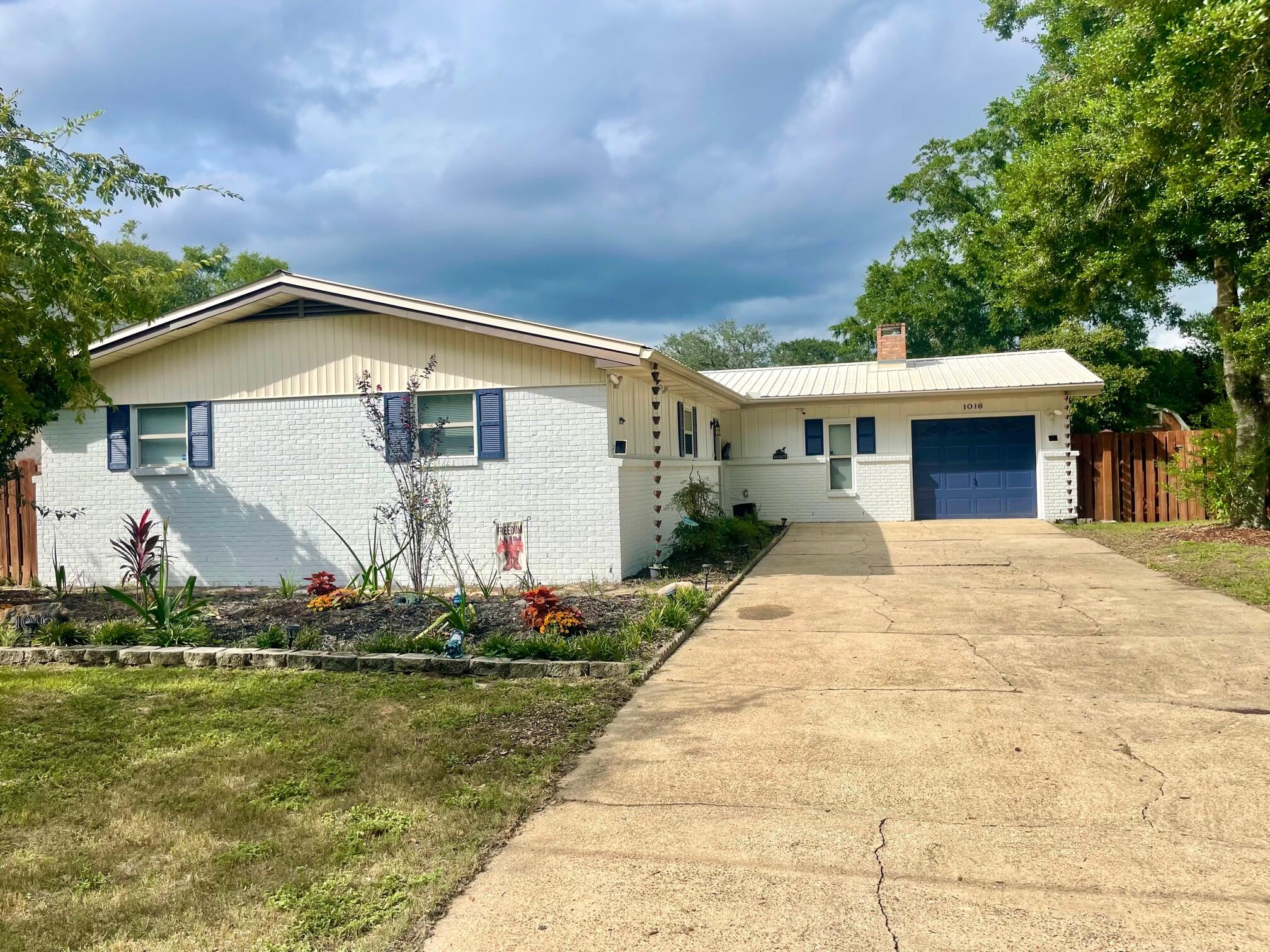 PALMETTO ESTATES UNREC - Residential Lease