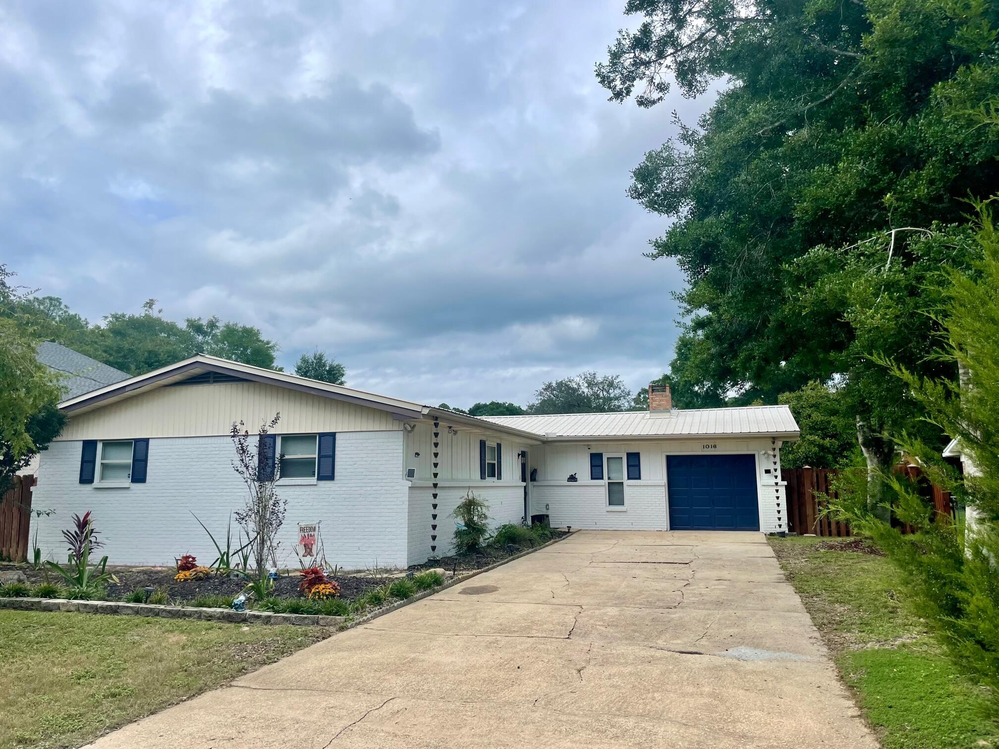 PALMETTO ESTATES UNREC - Residential Lease