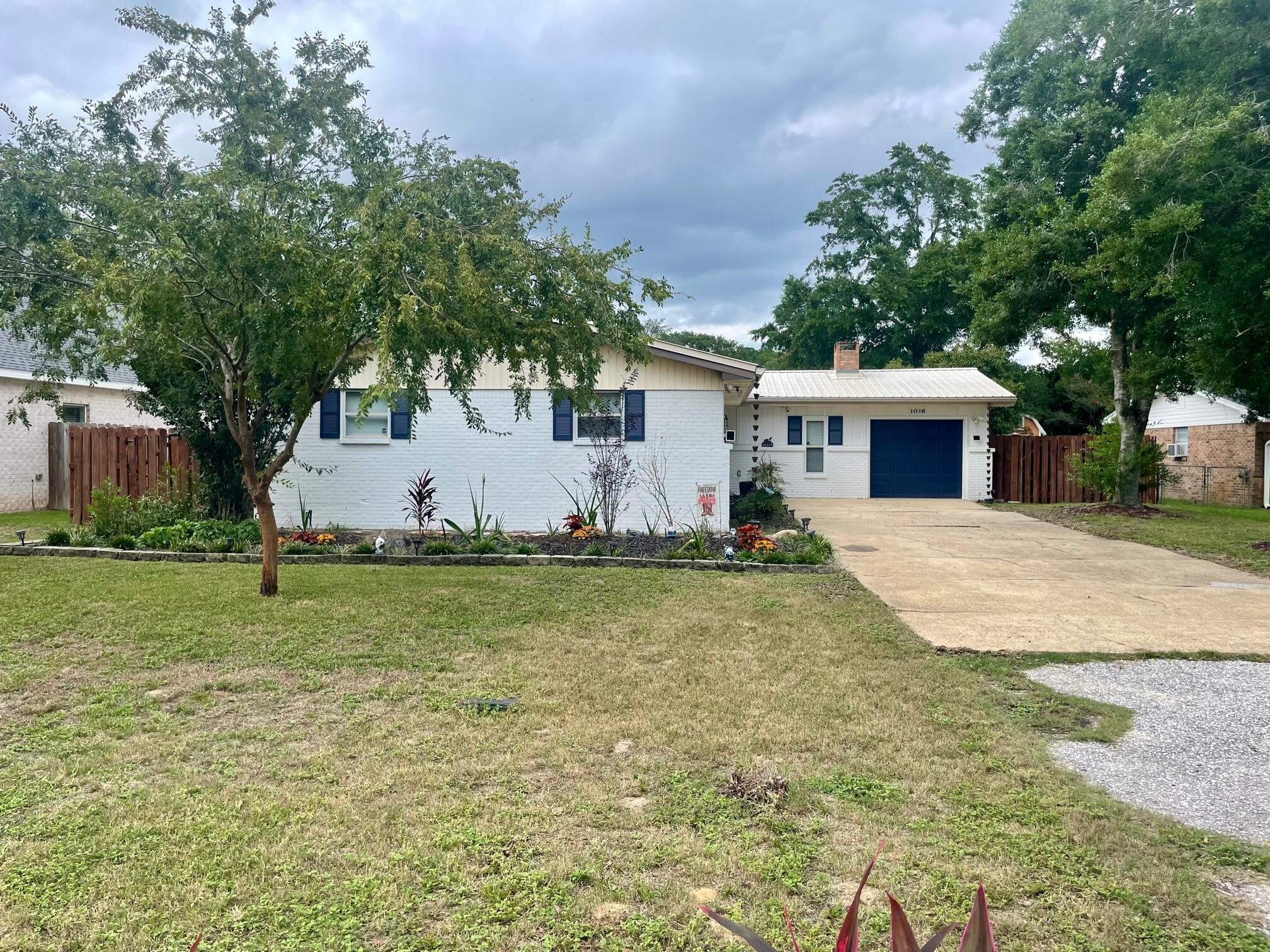 PALMETTO ESTATES UNREC - Residential Lease