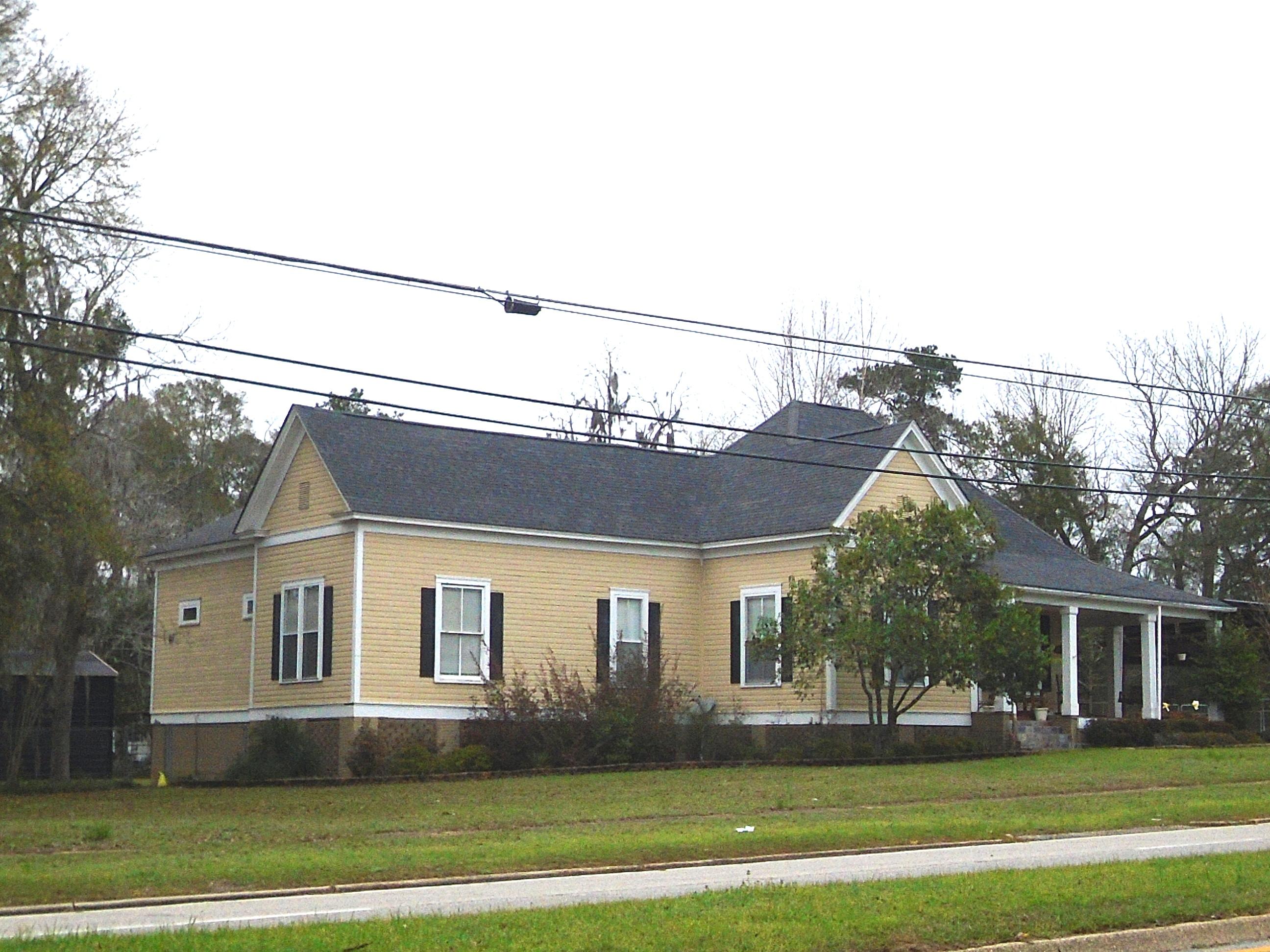 SELLER SAYS BRING A OFFER! HISTORIC BEAUTY LOCATED IN BEAUTIFUL FLORALA ALABAMA WITH VIEWS OF LAKE JACKSON! THE HOME WELCOMES YOU WITH A GREAT COVERED FRONT PORCH, UPON ENTERING YOU HAVE A GREAT FORMAL DINING AREA AS WELL AS ADDITIONAL FAMILY RM ADORNED WITH FIREPLACES. THE HOME OFFERS A LARGE LIVING AREA WITH A GALLEY KITCHEN ATTACHED WITH PLENTY OF ROOM FOR AN EAT IN KITCHEN. THE MASTER SUITE IS A NEW ADDITION WITH ALL THE CHARM OF ORIGINAL HOME. THE MASTER OFFERS A LARGE WALK IN CLOSET WITH ATTACHED UTILITY. THIS AMAZING FLOOR PLAN INCLUDES 2 ADDITIONAL BEDROOMS AS WELL AS TWO ADDITIONAL BATHS. HOMES HAS 2 HVAC UNITS, HARD WOOD FLOORS, AND HAS BEEN MAINTAINED TO PERFECTION. THE EXTERIOR OFFERS A LARGE DECK WITH HOT TUB INCLUDES. WORKSHOP AND COVERED GARAGE PLUS FENCED YARD