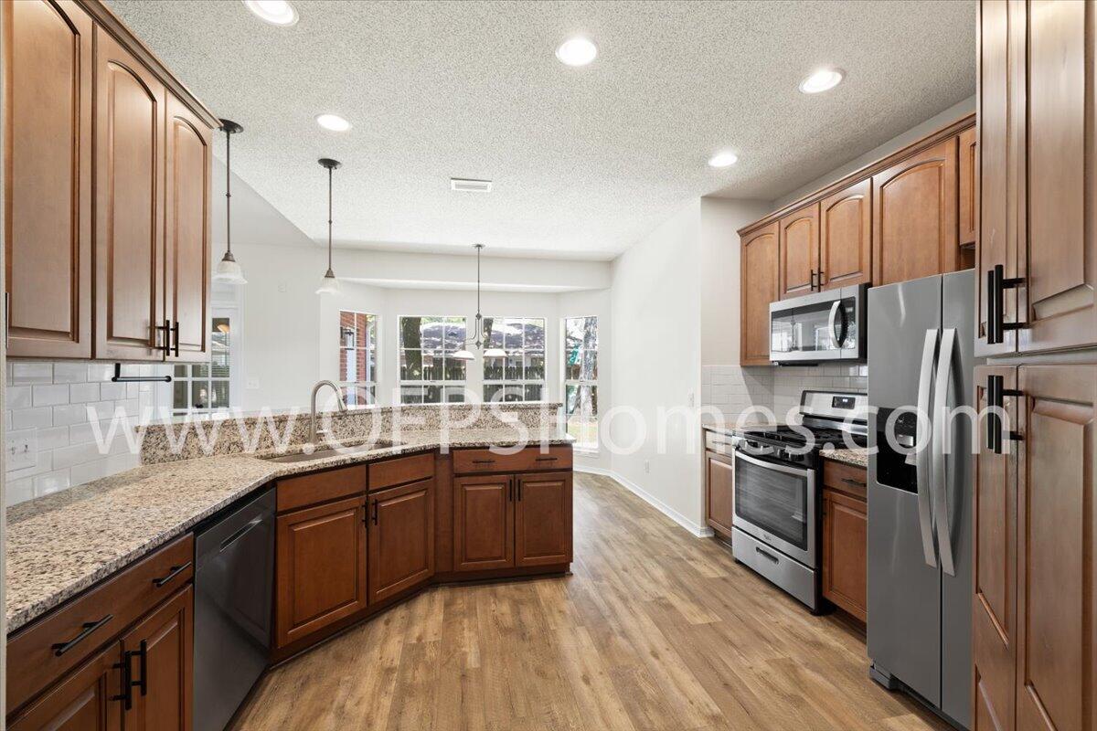 MOSSY OAKS - Residential Lease