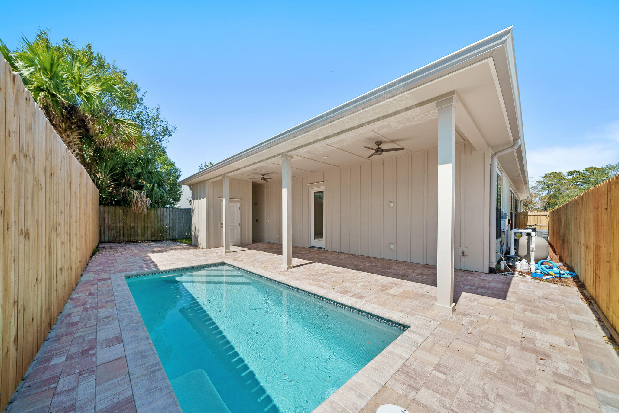 RIVIERA BEACH - Residential