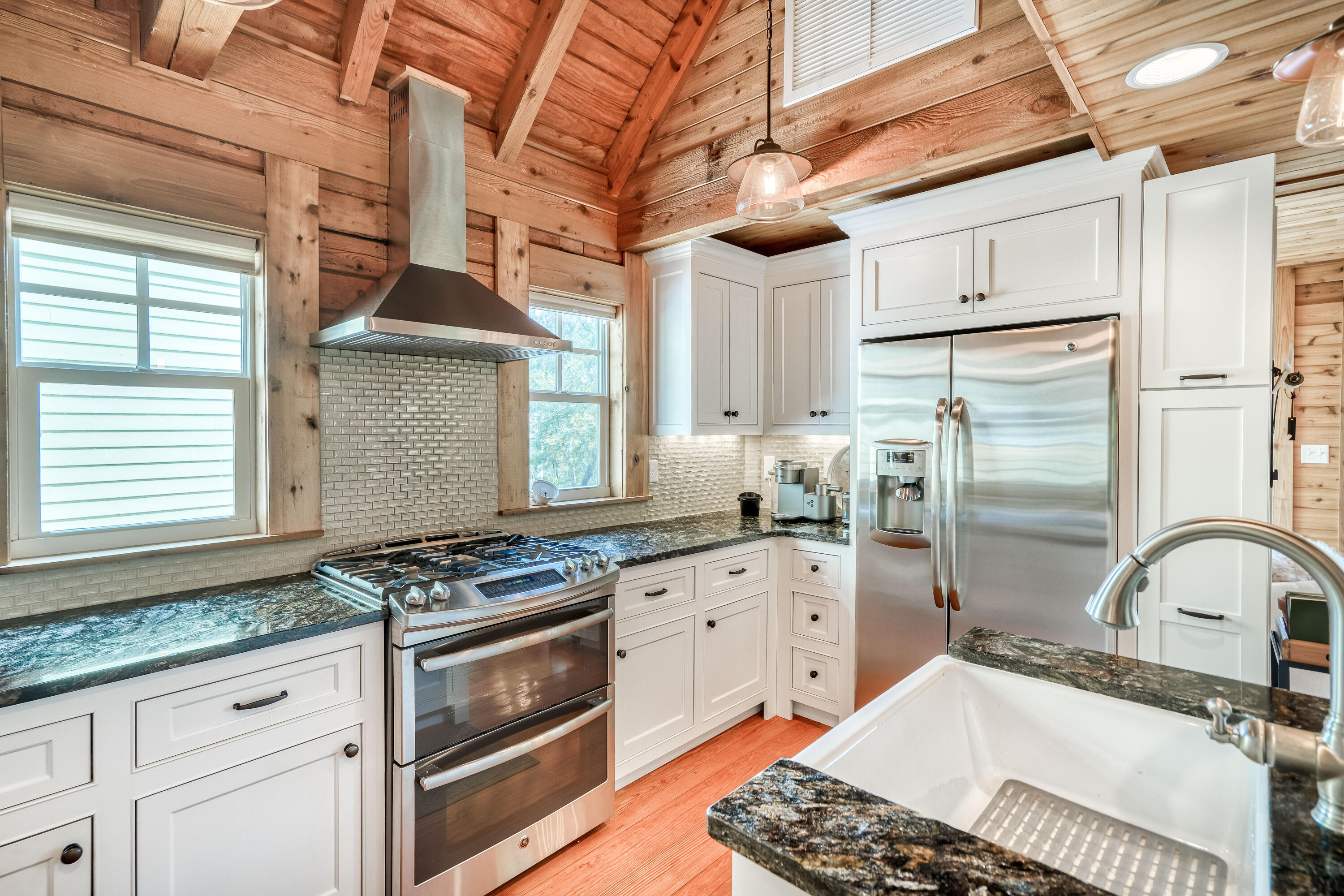COUNTRY CABINS PH 2 - Residential