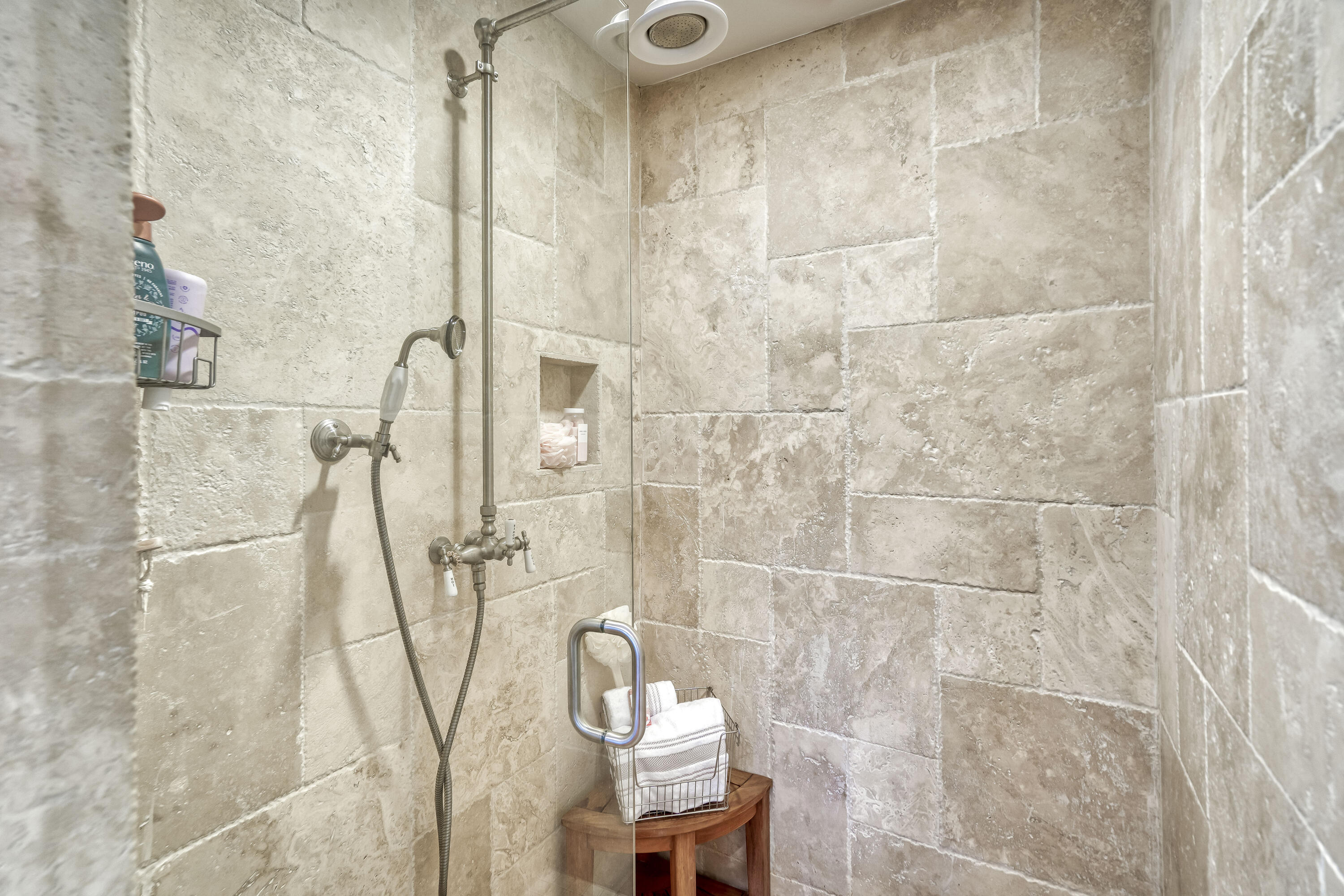 COUNTRY CABINS PH 2 - Residential