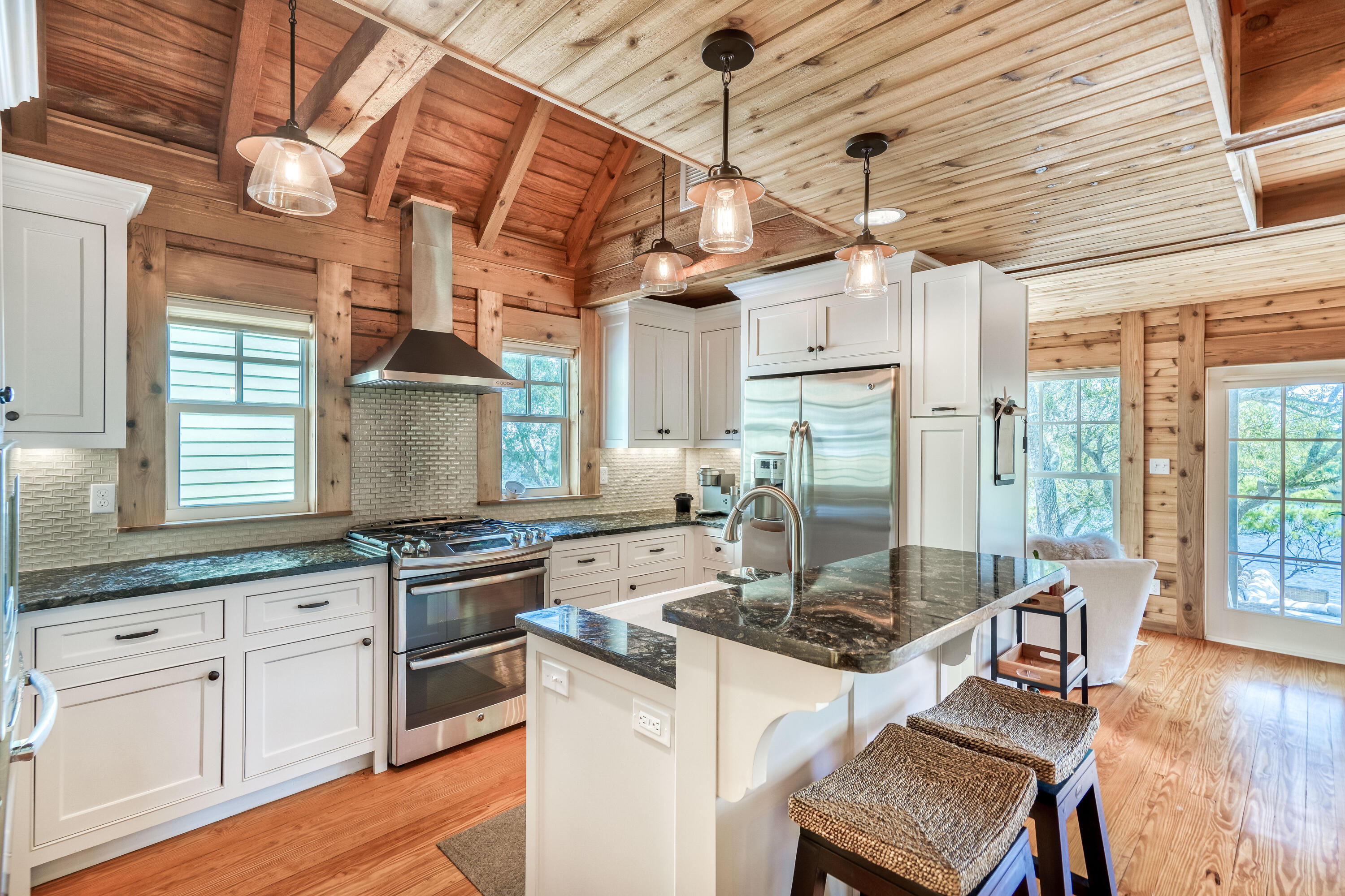 COUNTRY CABINS PH 2 - Residential