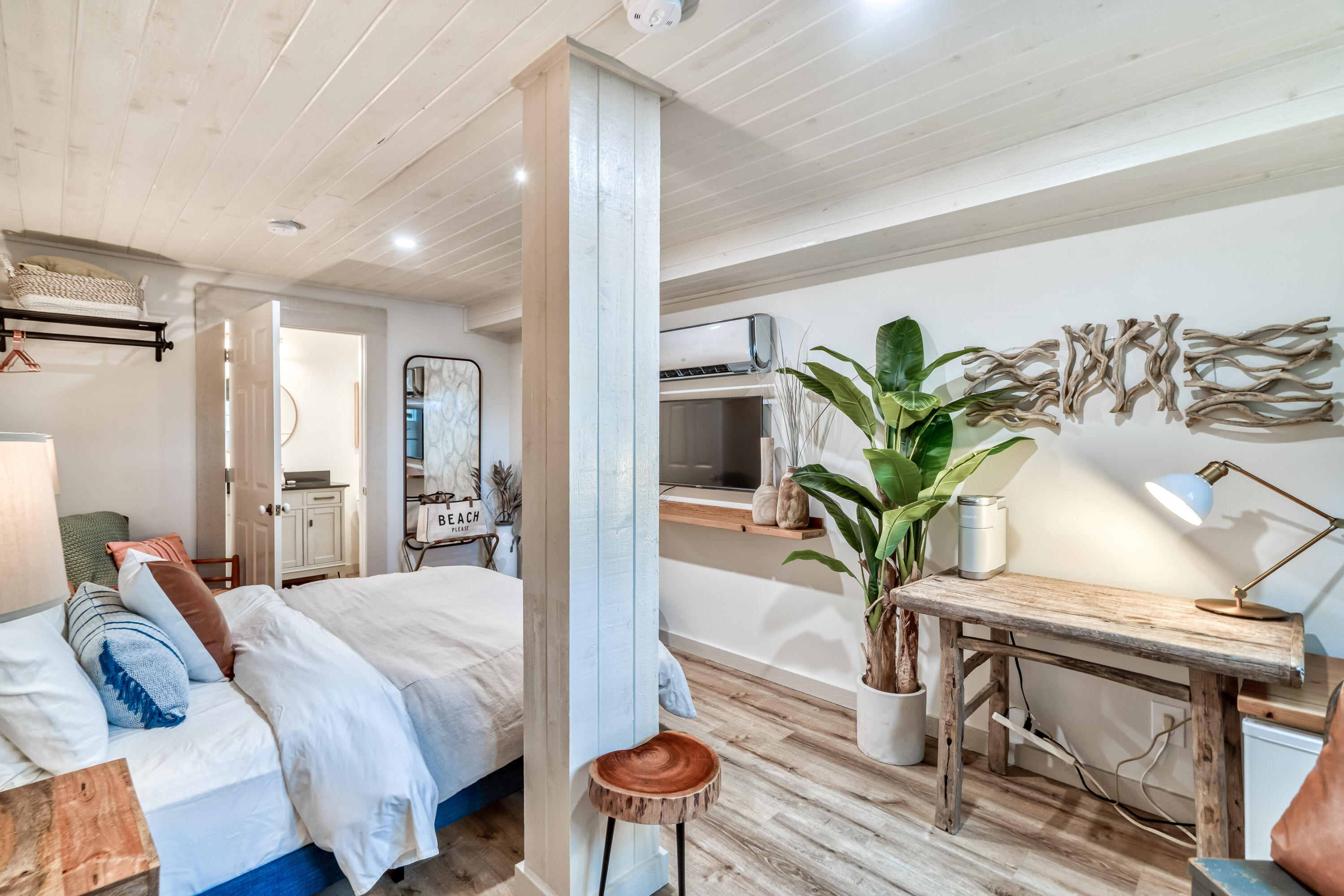 COUNTRY CABINS PH 2 - Residential