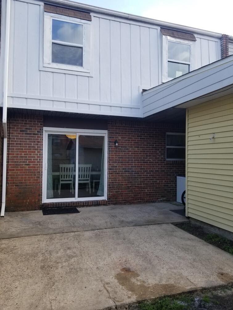 VALENCIA ARMS - Residential Lease