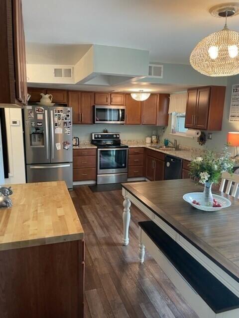 VALENCIA ARMS - Residential Lease