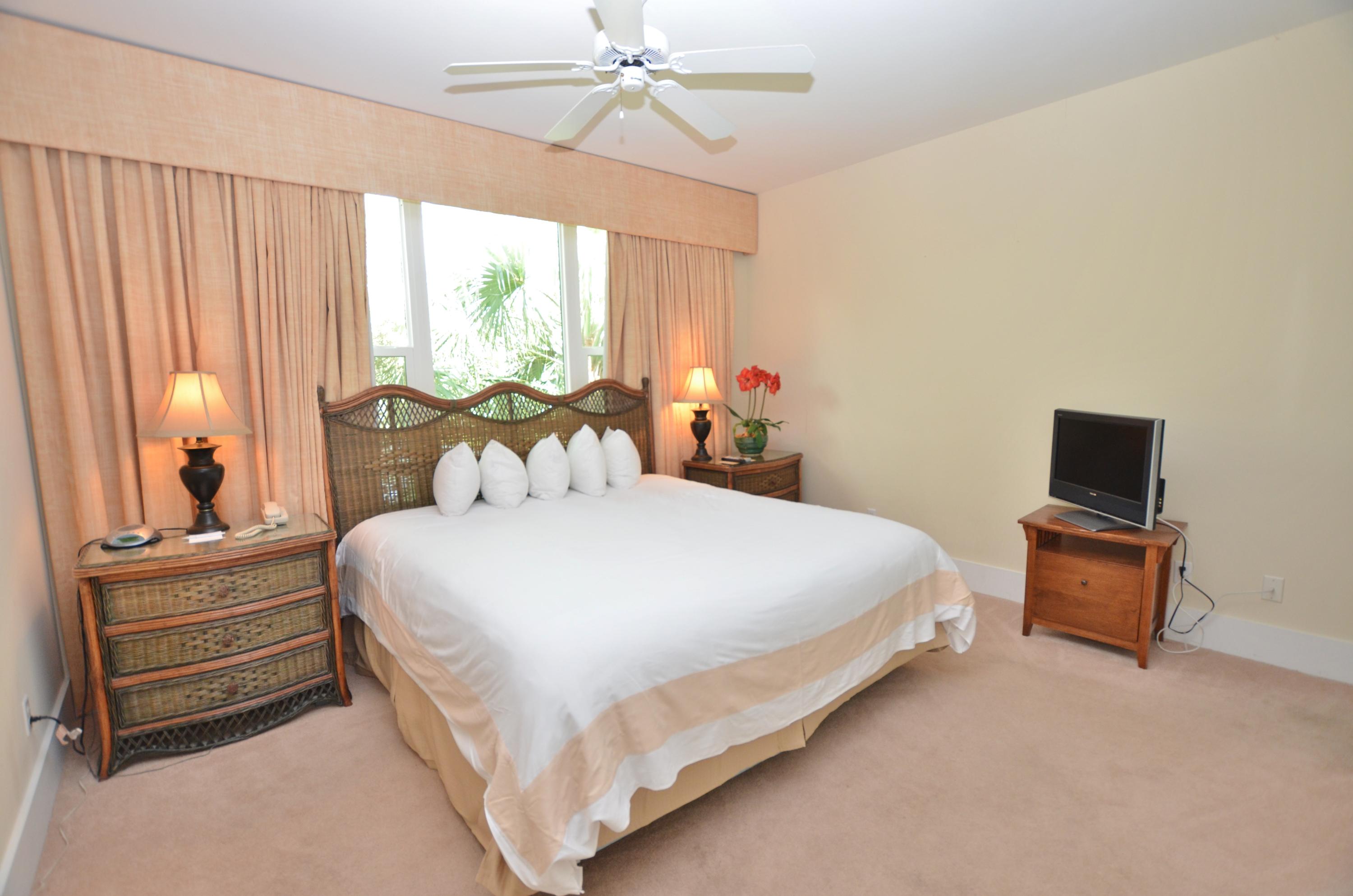 TURNBERRY VILLAS - Residential Lease
