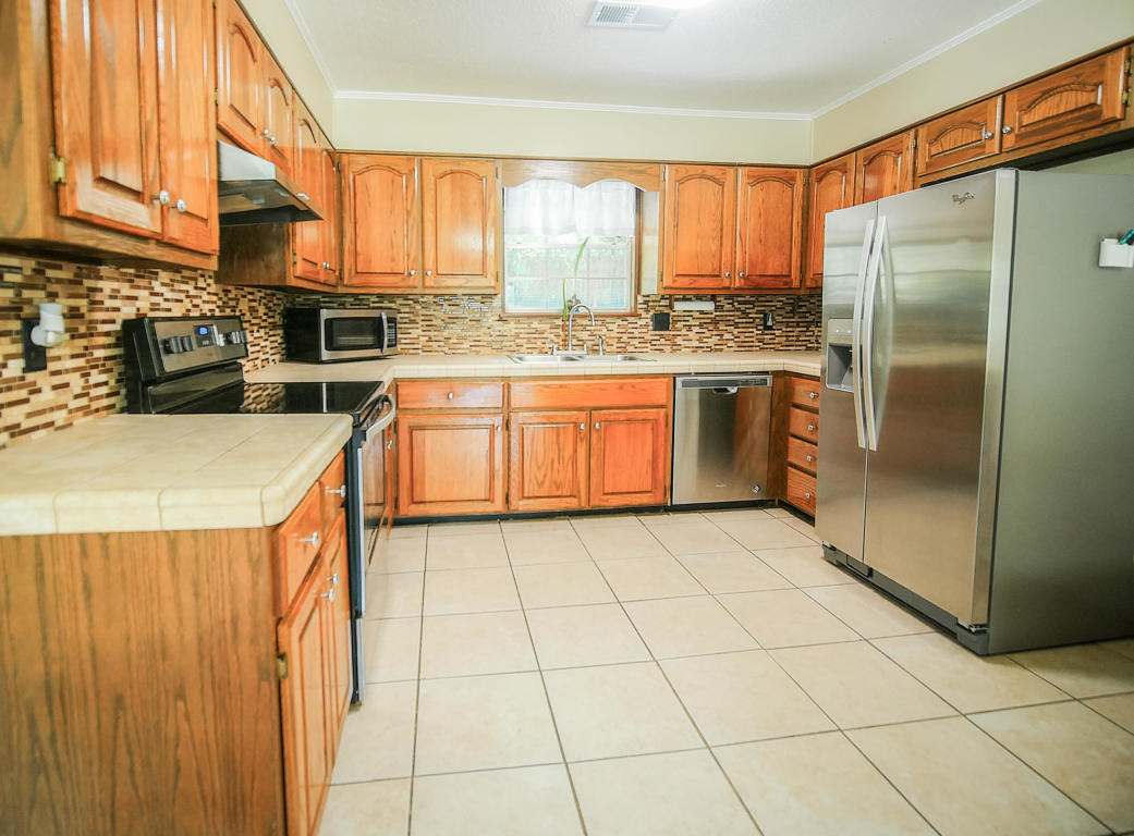 EDGE WATER VILLAGE NORTH - Residential Lease