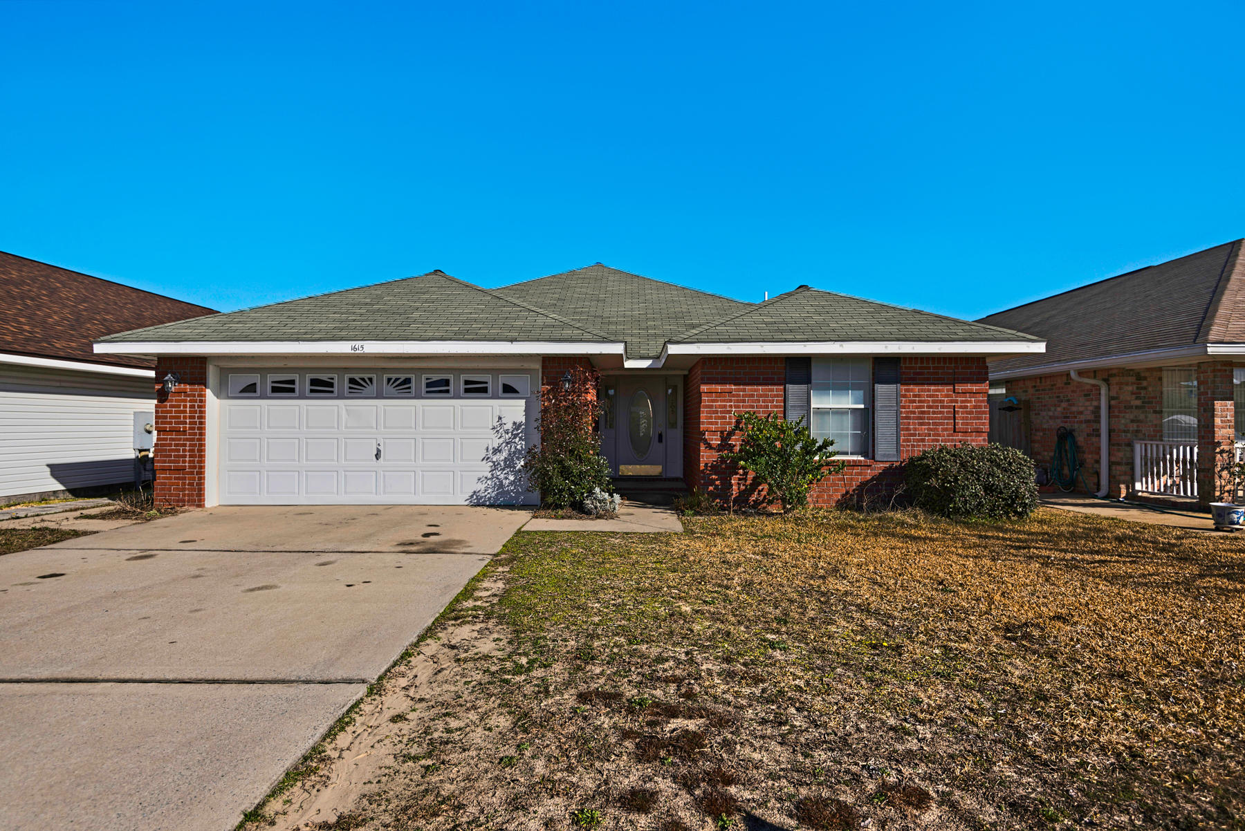 Great subdivision located minutes from Hurlburt Field, Very open floor plan, Split bedroom