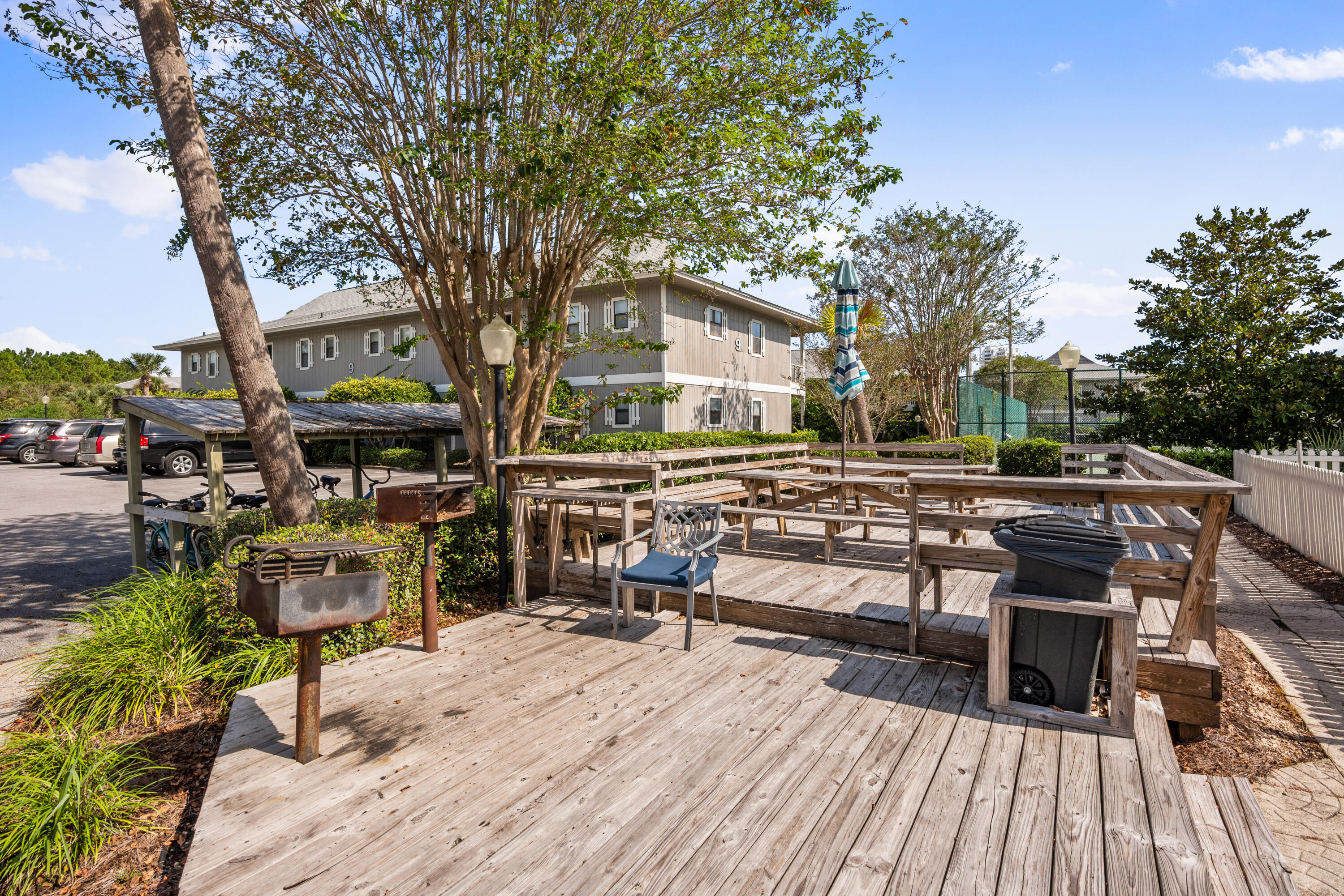 BEACHWOOD VILLAS CONDO PH 2 - Residential