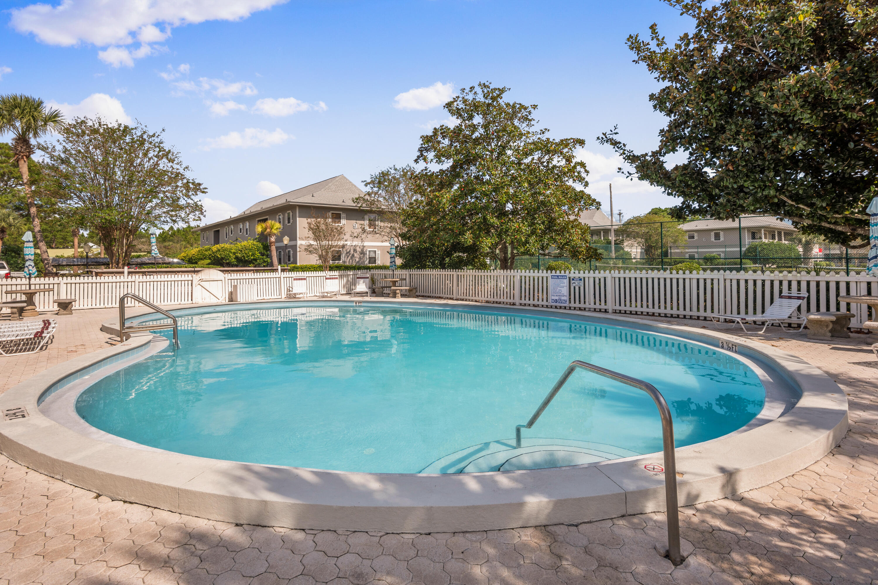 BEACHWOOD VILLAS CONDO PH 2 - Residential