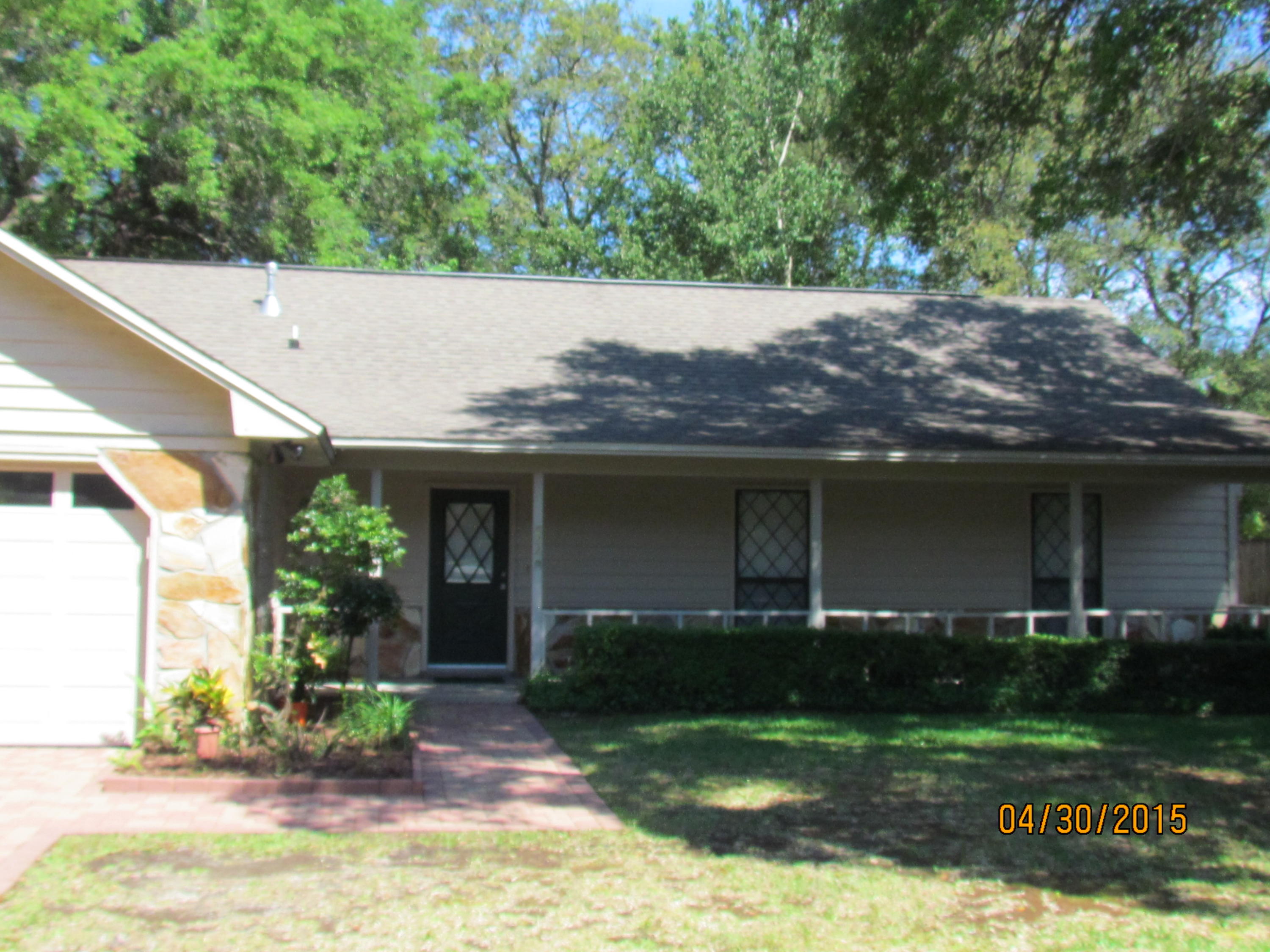 Nice three bedroom two bath home in the heart of Blue Water Bay.Large living area with nice wood burning fireplace,two large sky lights bring in lots of light.Indoor laundry room large master bedroom,screened Florida room. Owner will consider pets with a non refundable pet fee. Any pet must be spayed/neutered, current on all shots and housebroken. Any person 18 years old or older need to complete separate applications. Renters required to carry renter's liability insurance.