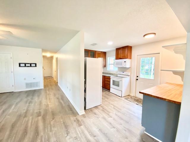 OAKLAND HEIGHTS - Residential Lease
