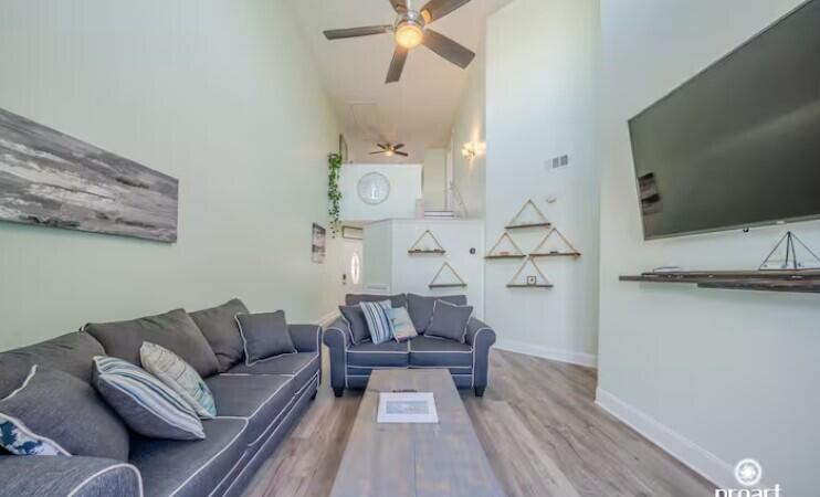 COURT DEL MAR - Residential
