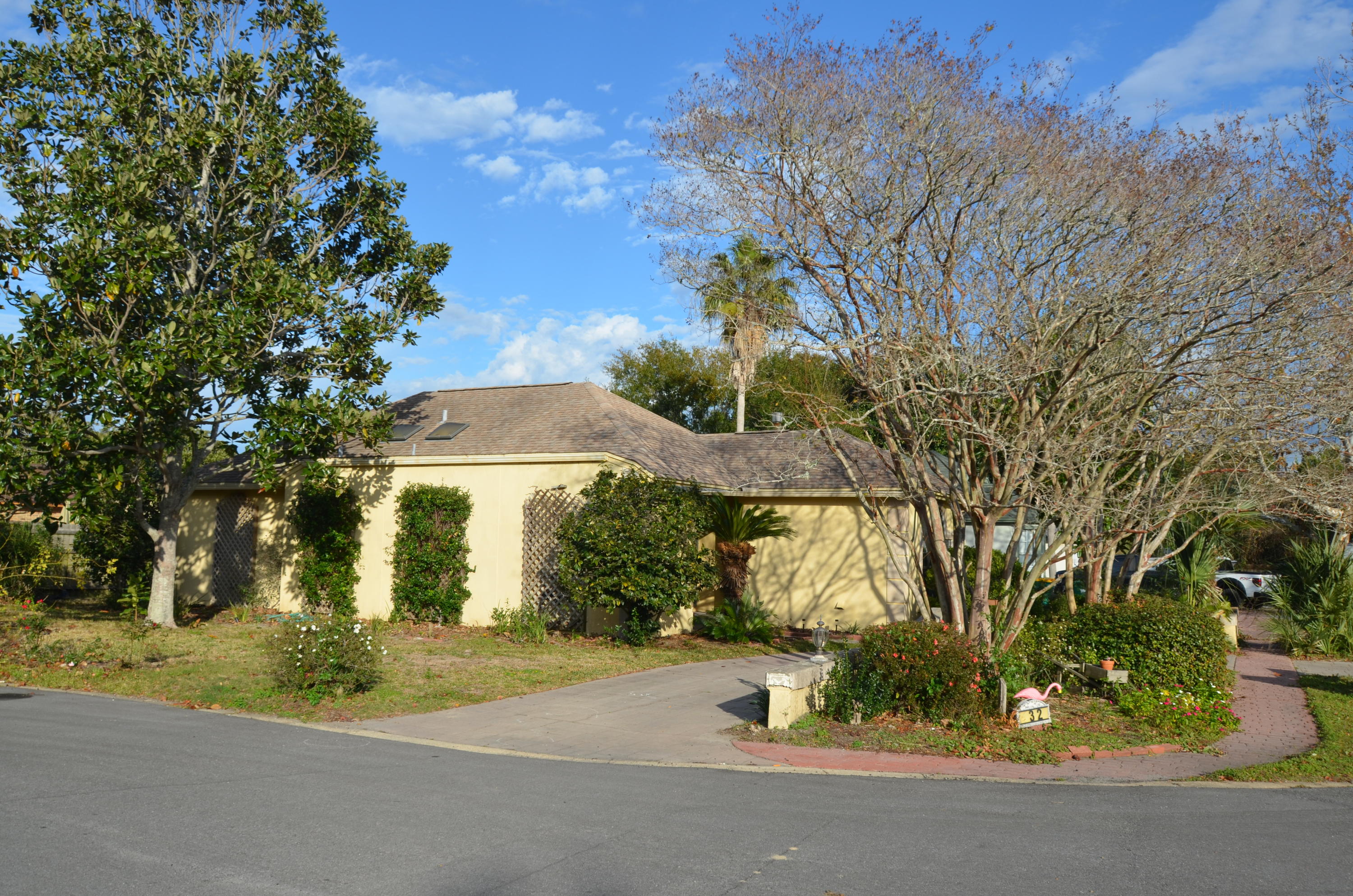 ETRETAT VILLA - Residential Lease