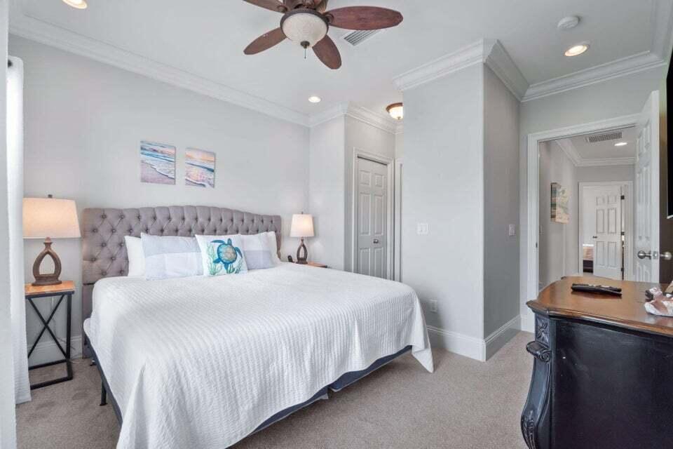VILLA LAGO - Residential Lease
