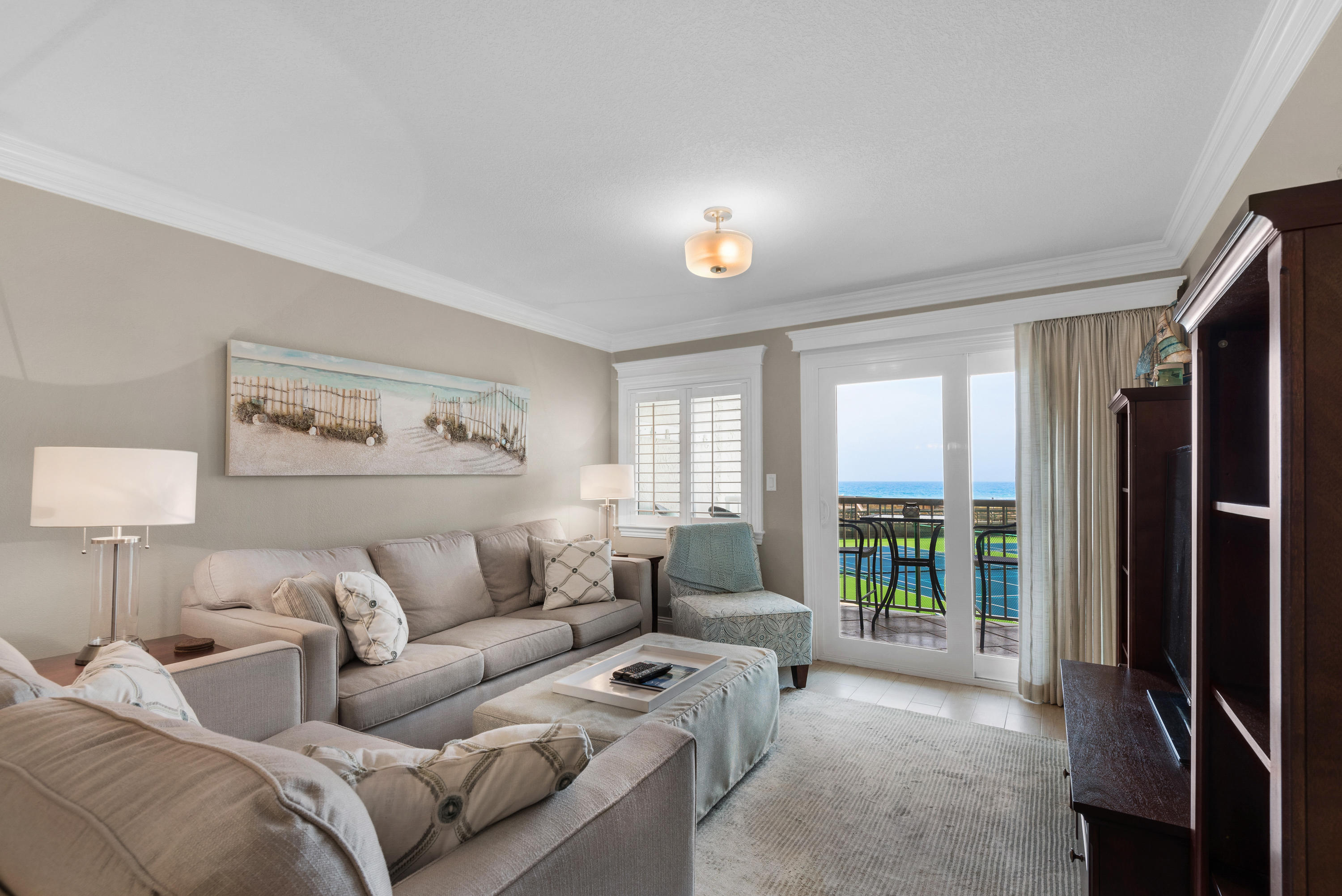 HOLIDAY SURF & RACQUET CLUB - Residential