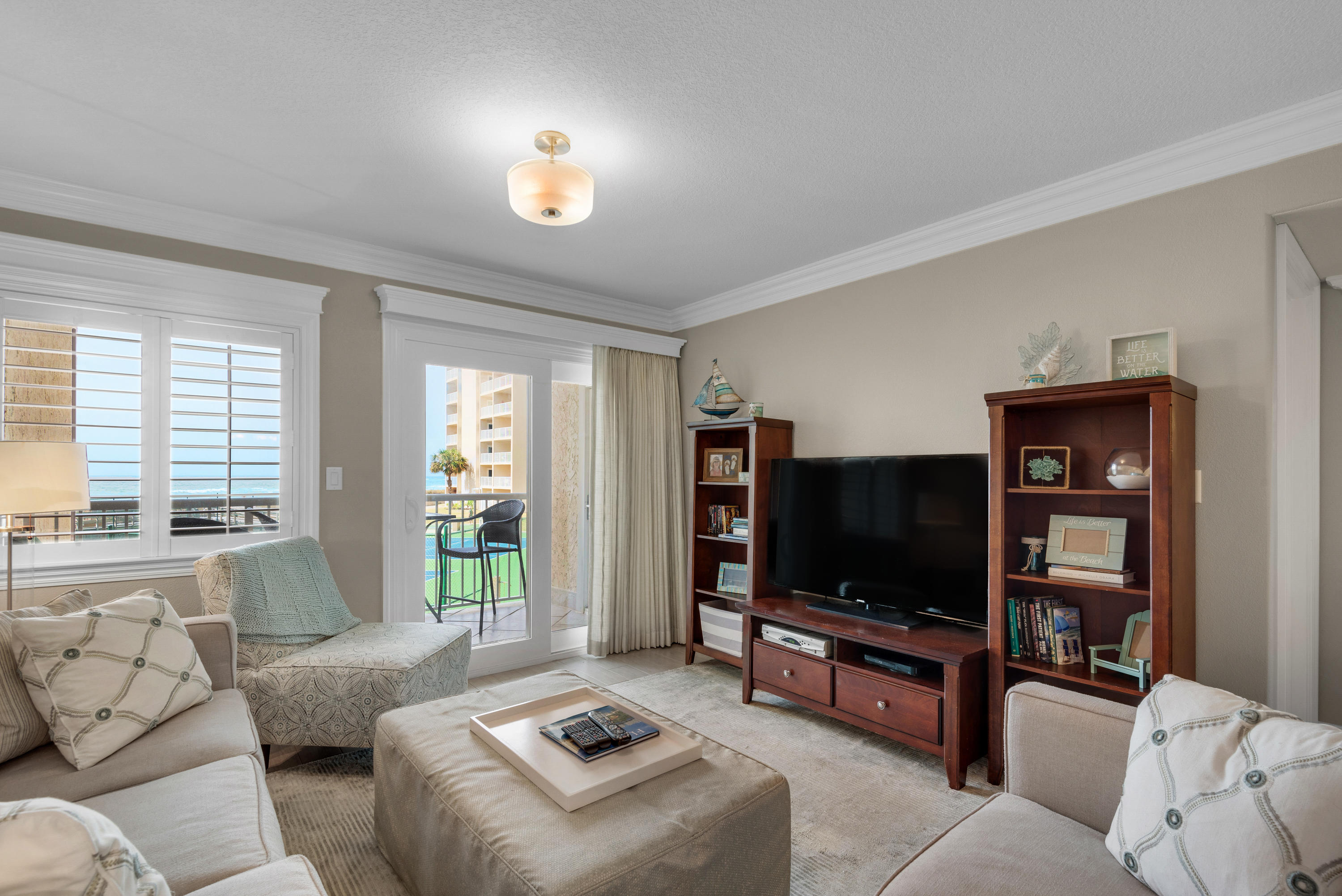 HOLIDAY SURF & RACQUET CLUB - Residential
