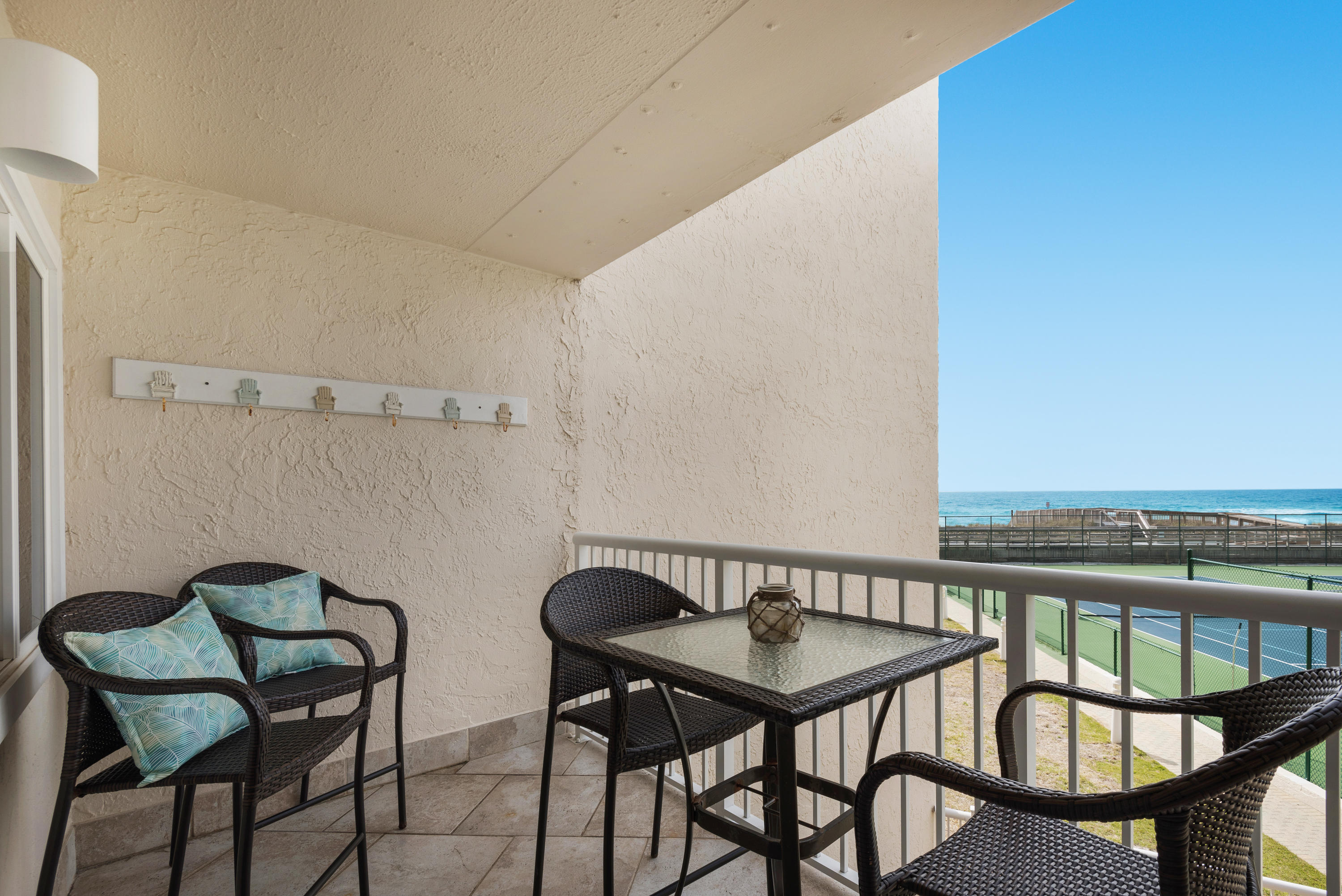 HOLIDAY SURF & RACQUET CLUB - Residential