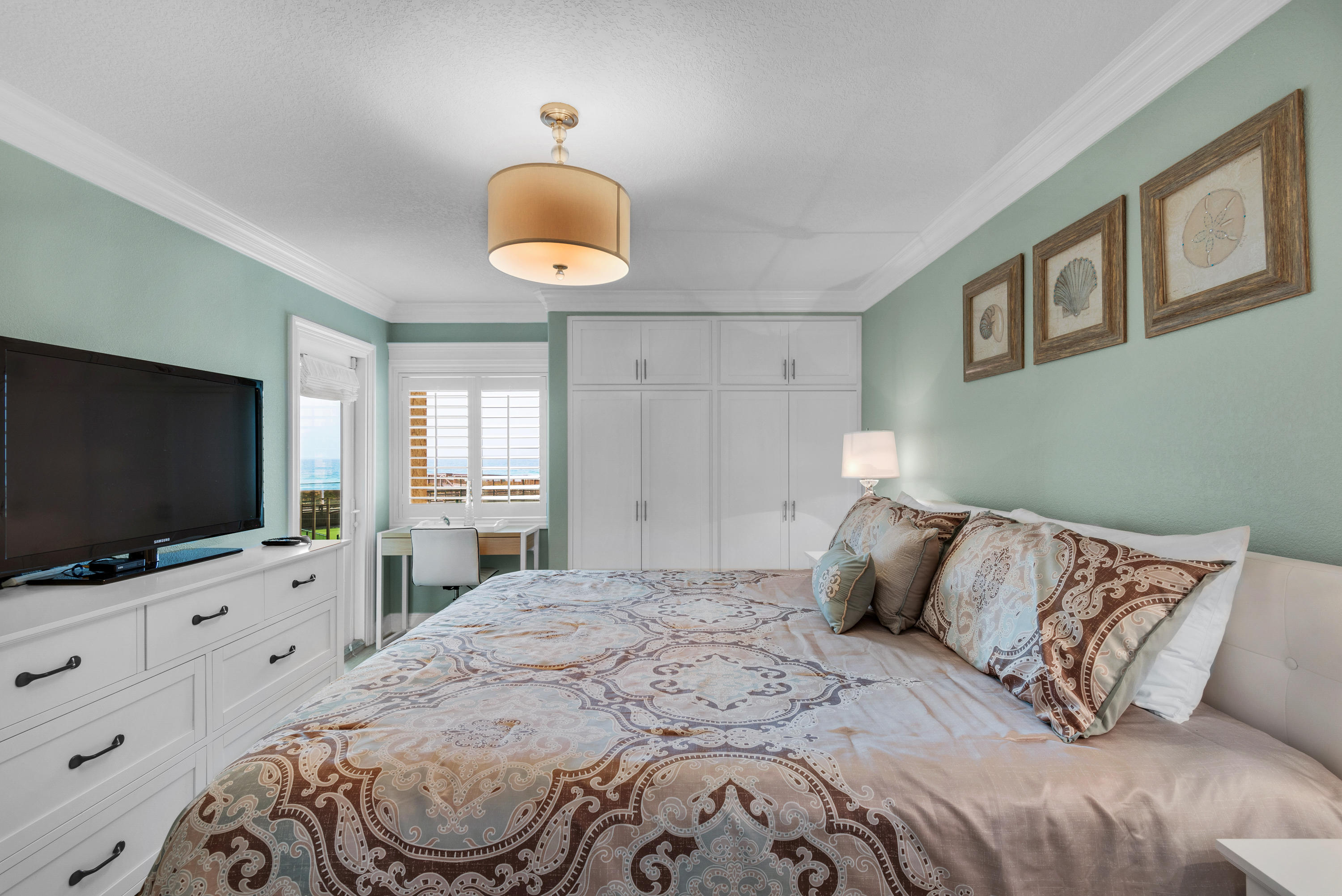 HOLIDAY SURF & RACQUET CLUB - Residential