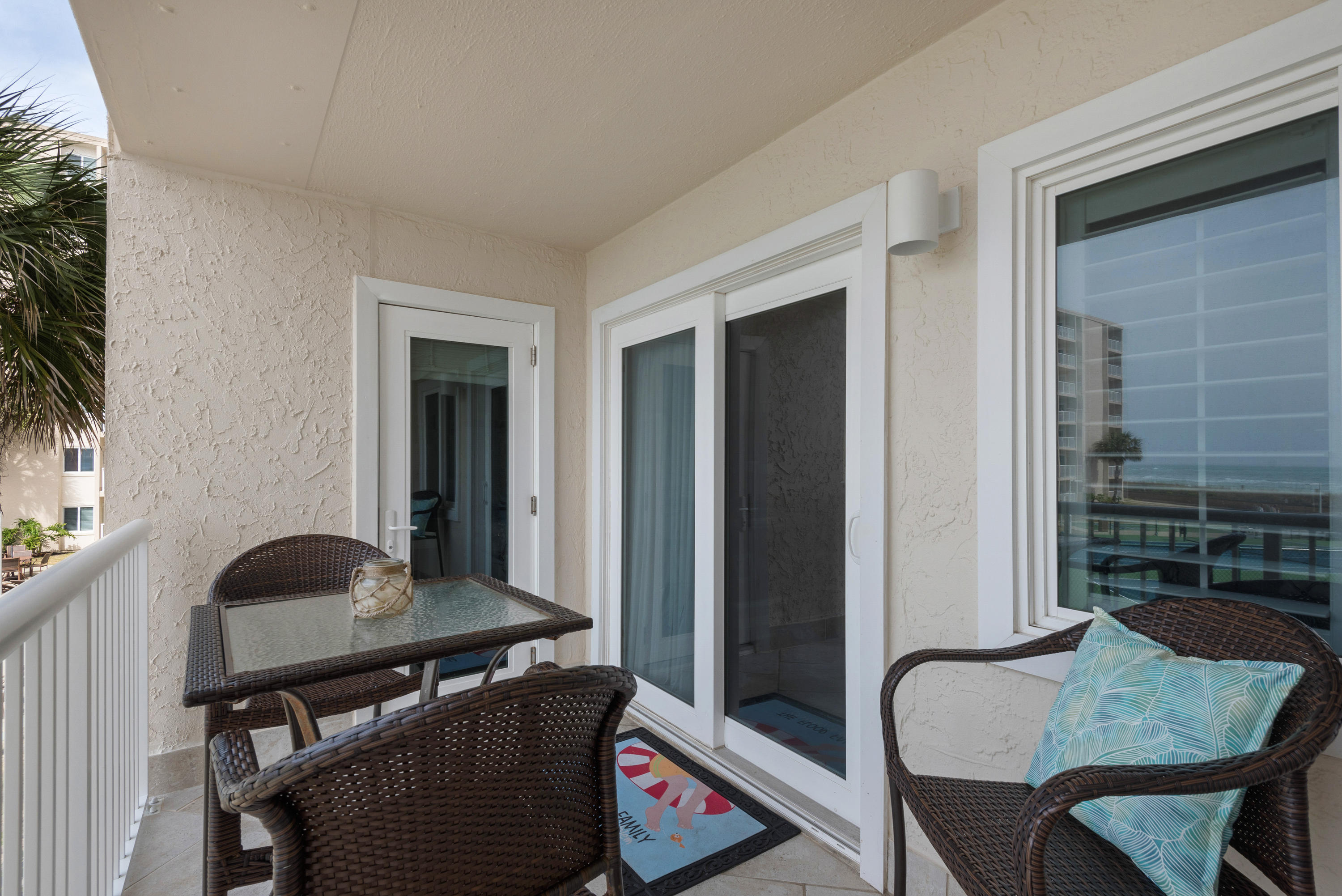 HOLIDAY SURF & RACQUET CLUB - Residential