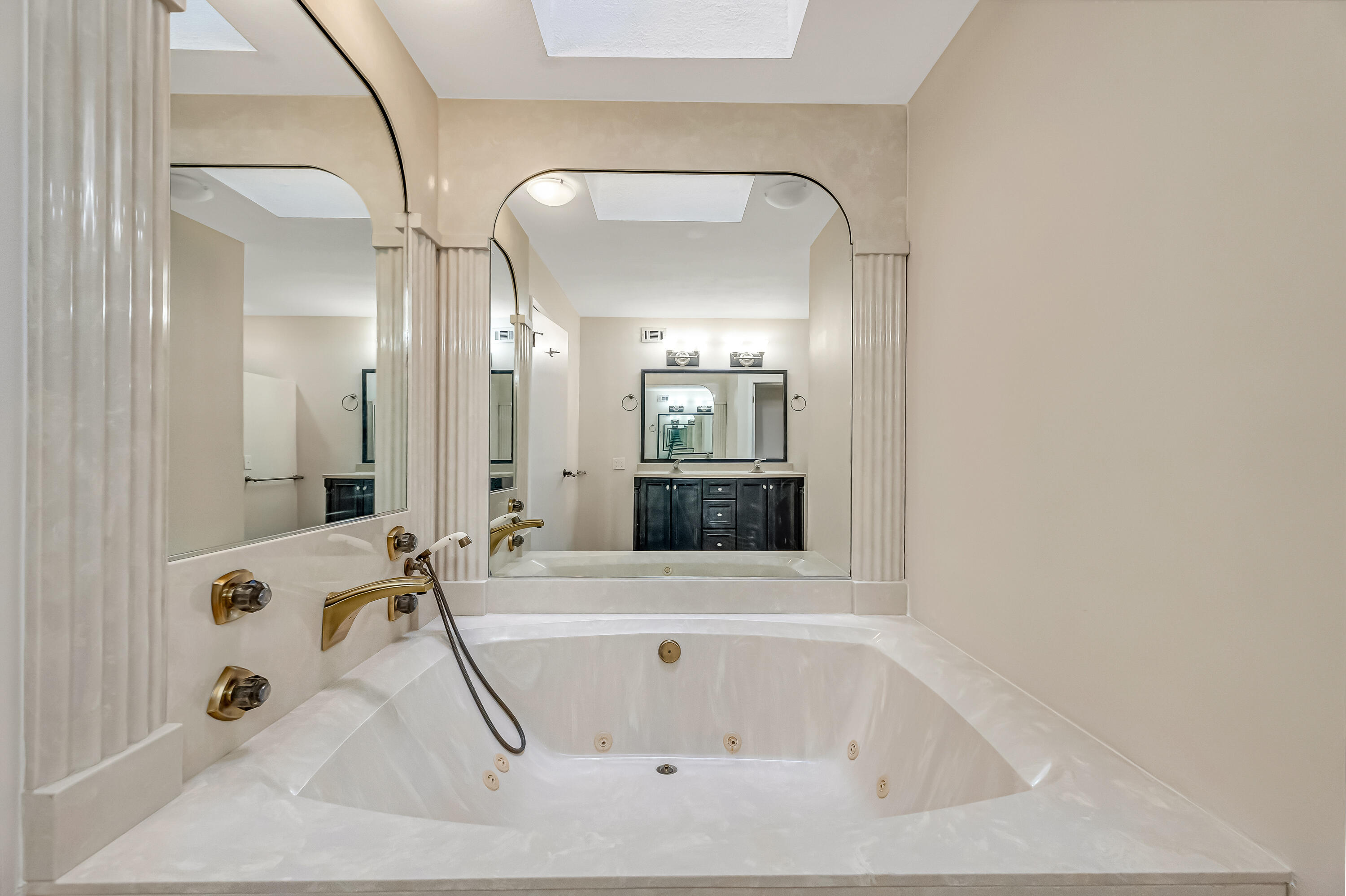 Rocky Bayou Cc Est 3 - Residential Lease
