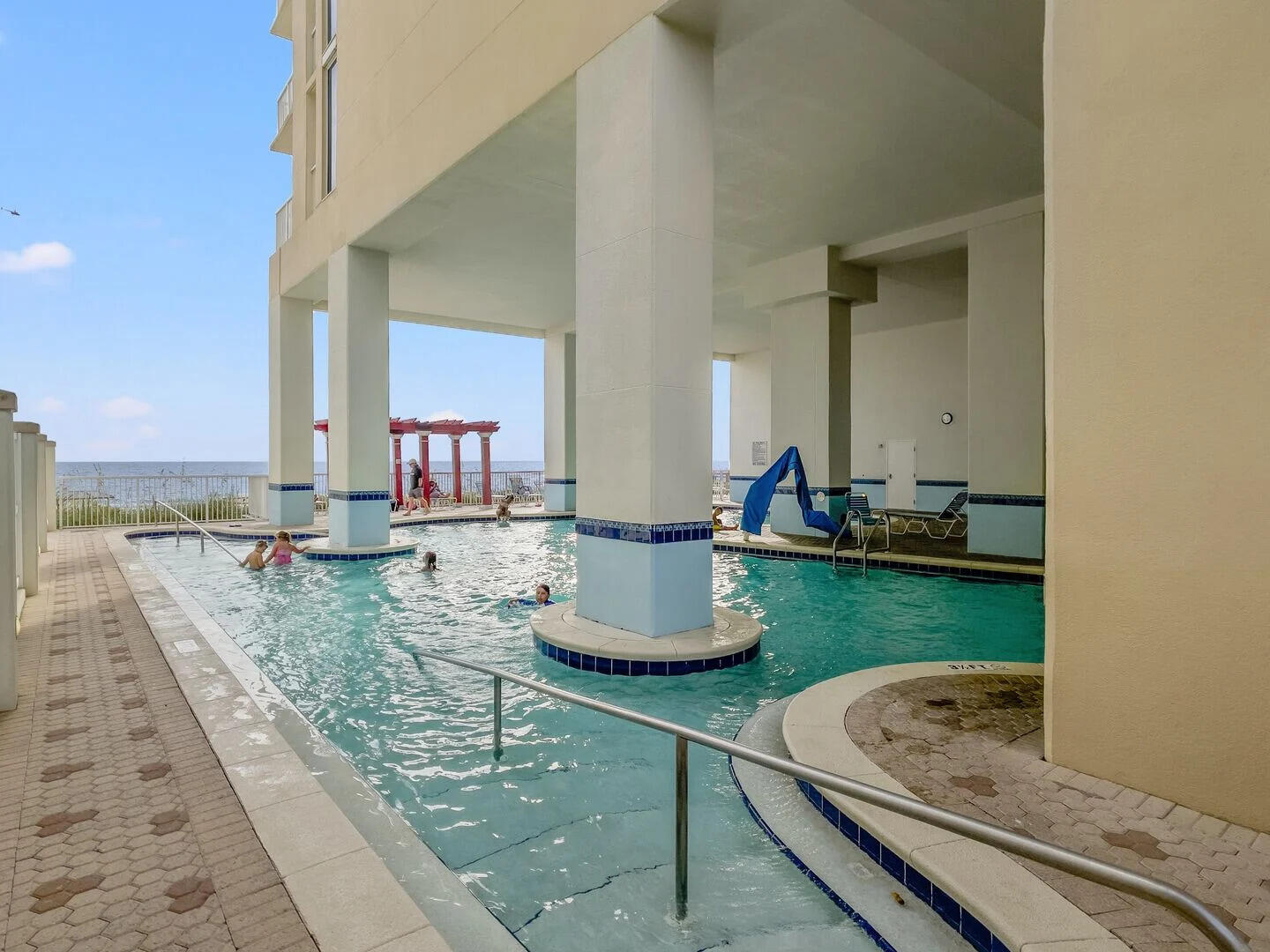 MAJESTIC BEACH TOWERS I - Residential