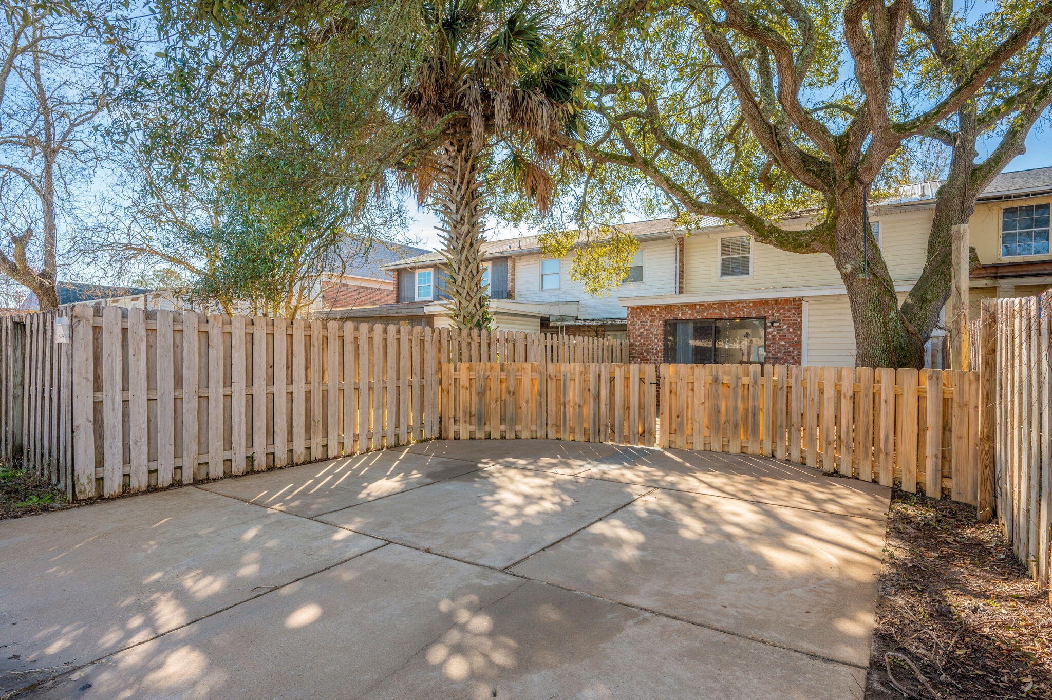 VALENCIA ARMS - Residential