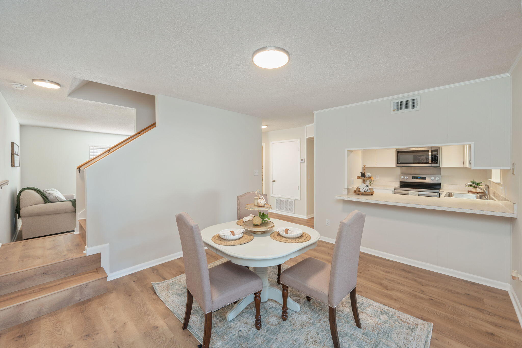VALENCIA ARMS - Residential
