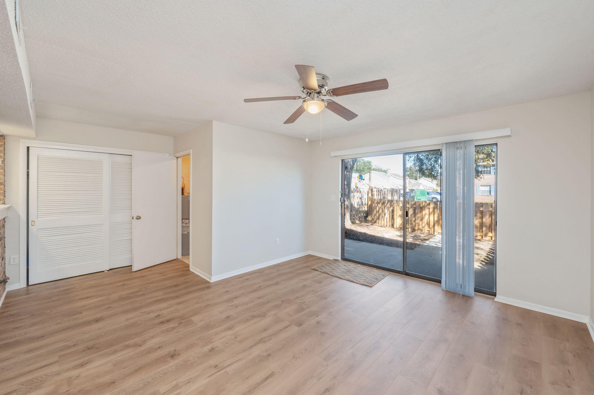 VALENCIA ARMS - Residential