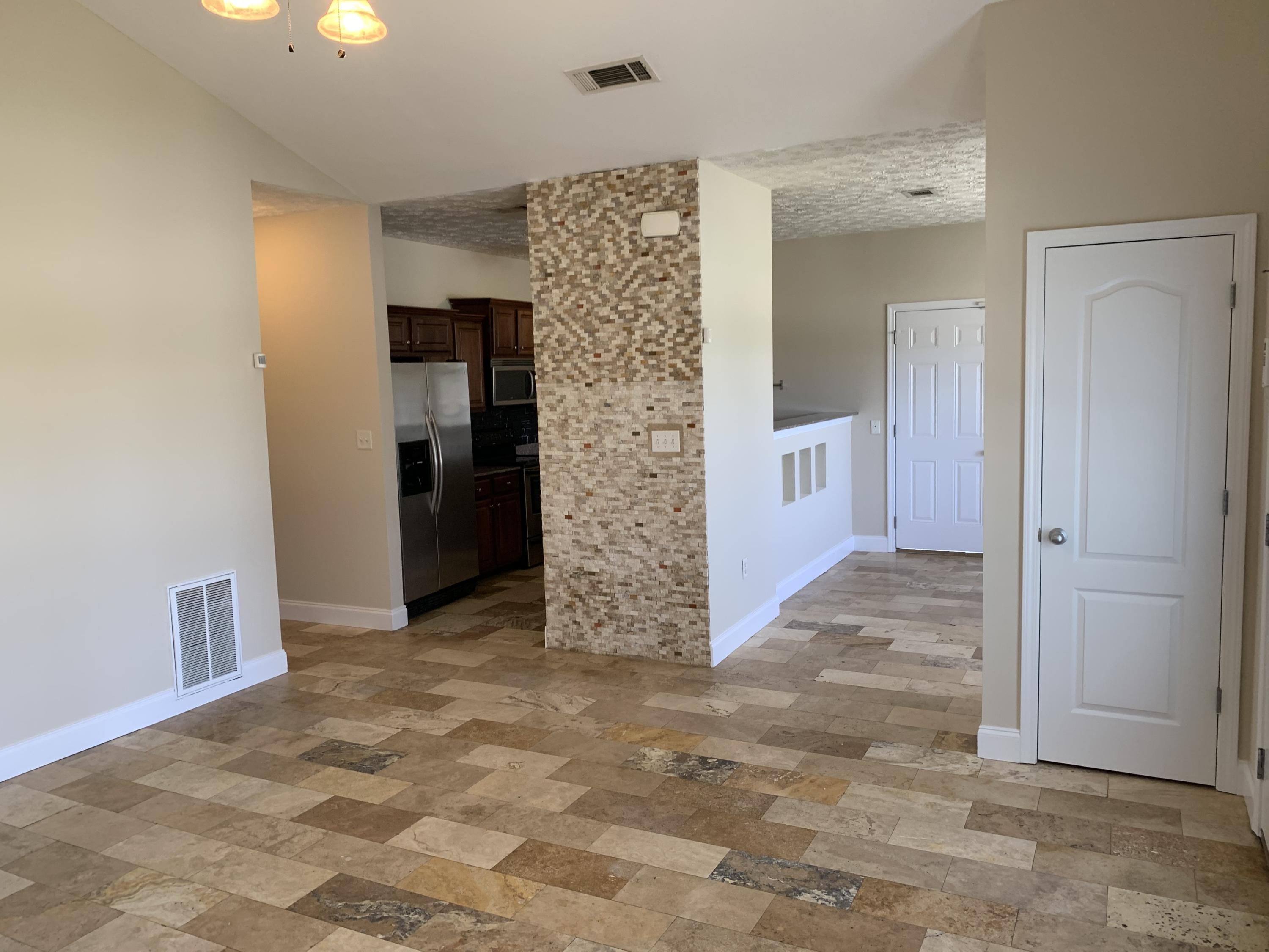BRANDON OAKS 2ND ADD - Residential Lease