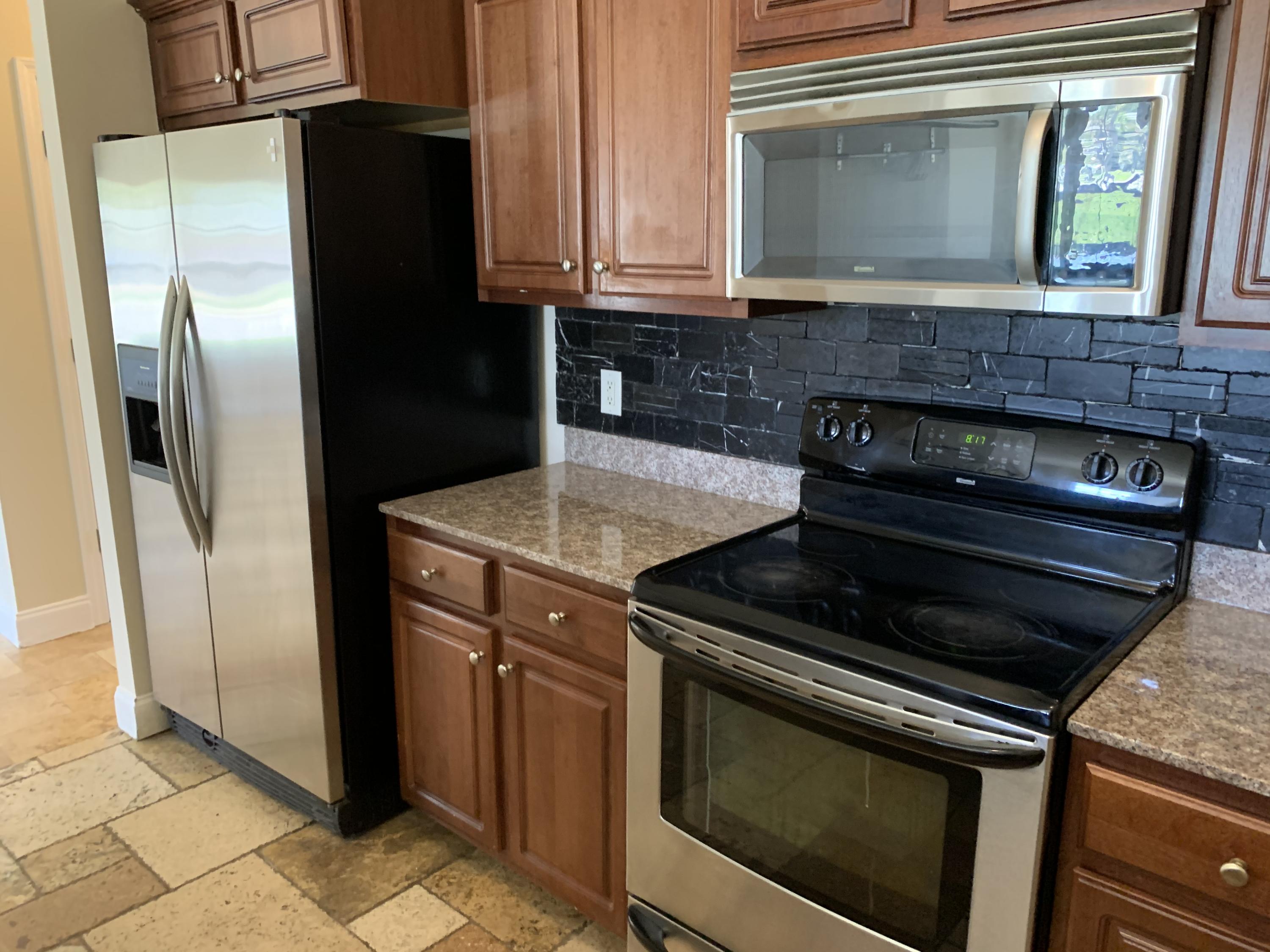 BRANDON OAKS 2ND ADD - Residential Lease