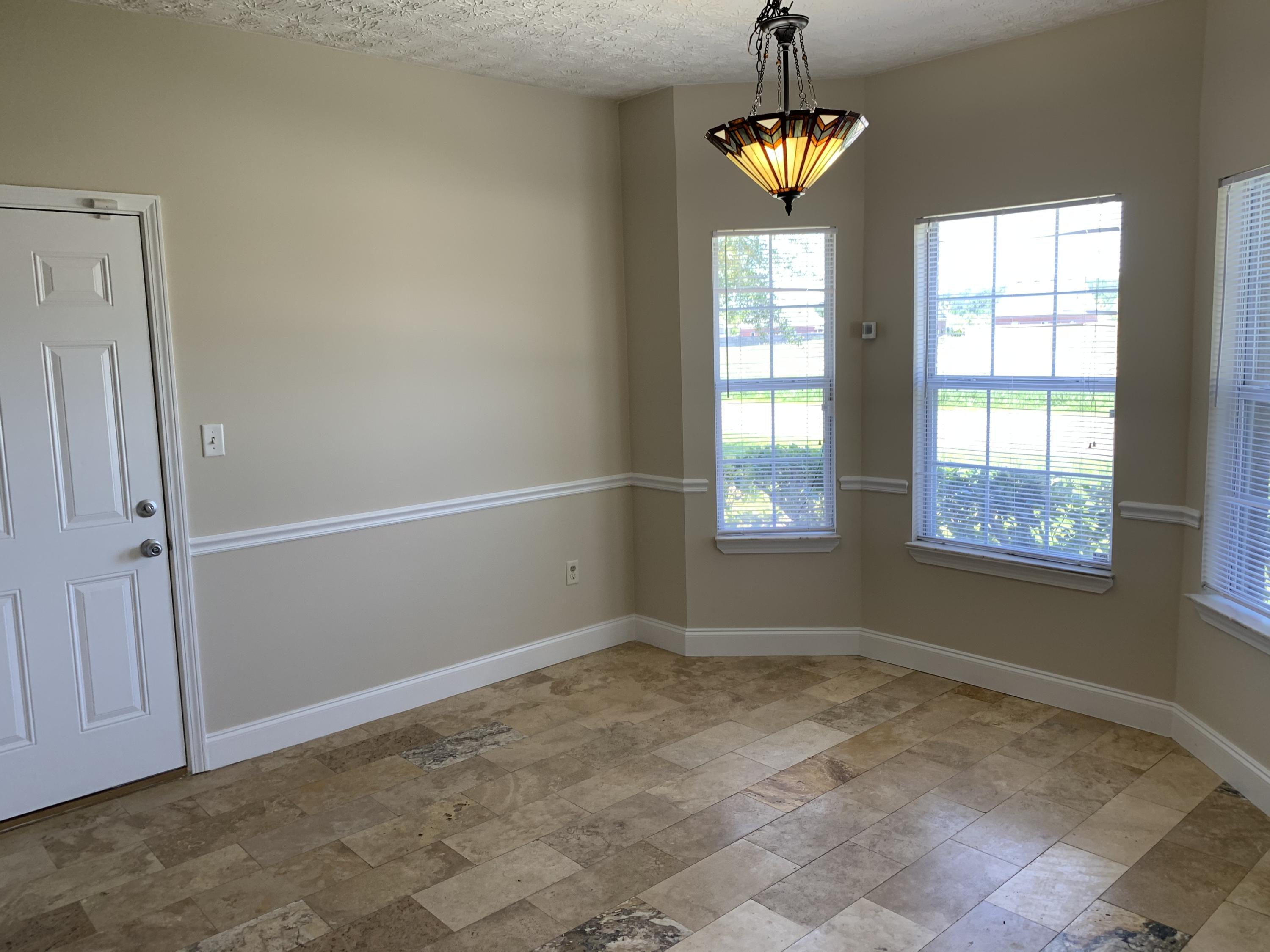 BRANDON OAKS 2ND ADD - Residential Lease