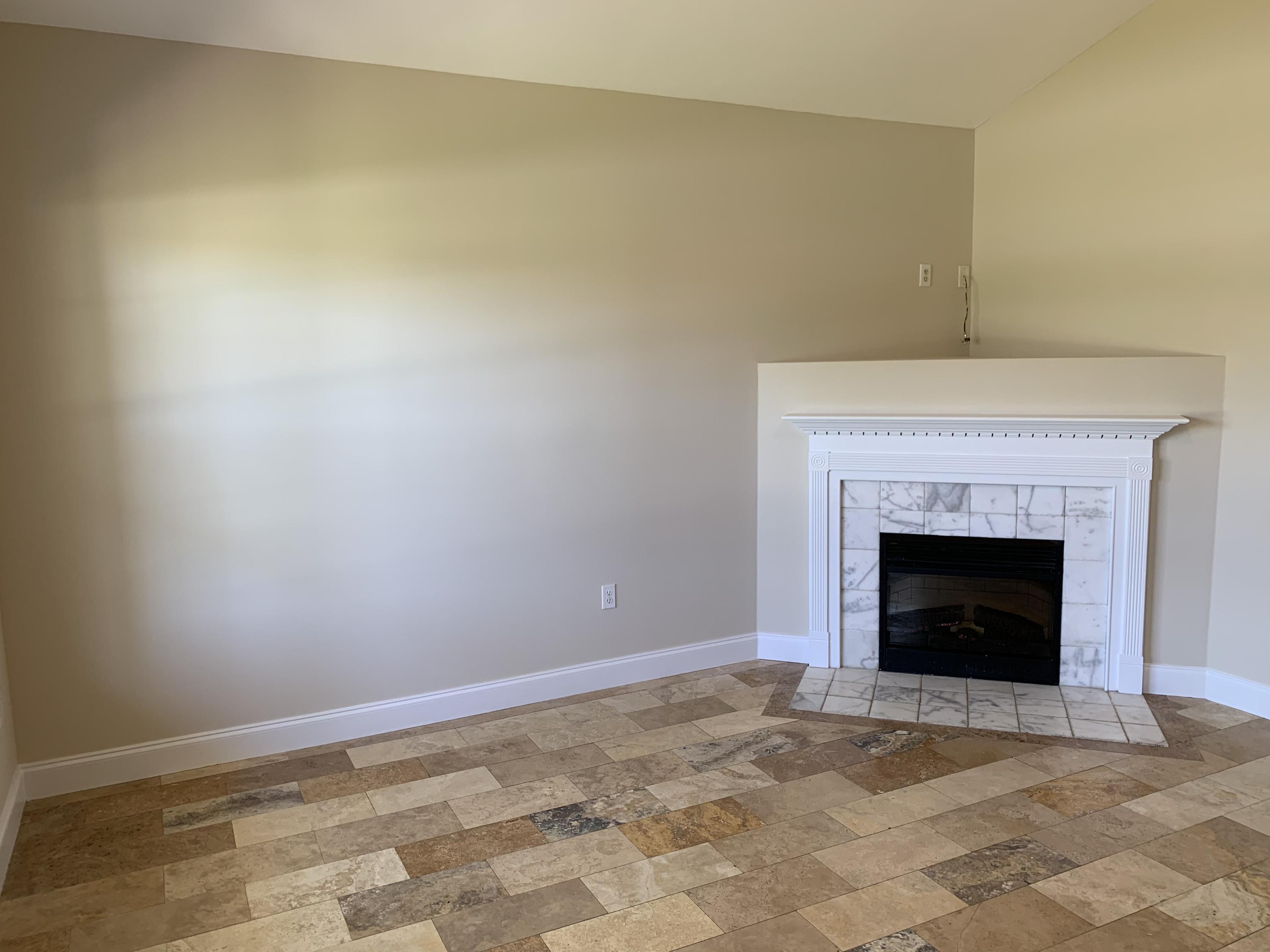 BRANDON OAKS 2ND ADD - Residential Lease