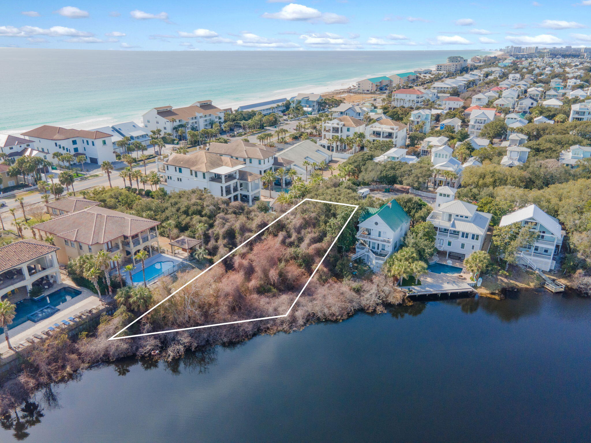 This is a beautiful lakefront lot only 0.2 miles from gated beach access. 67 feet on Sunset Lake.