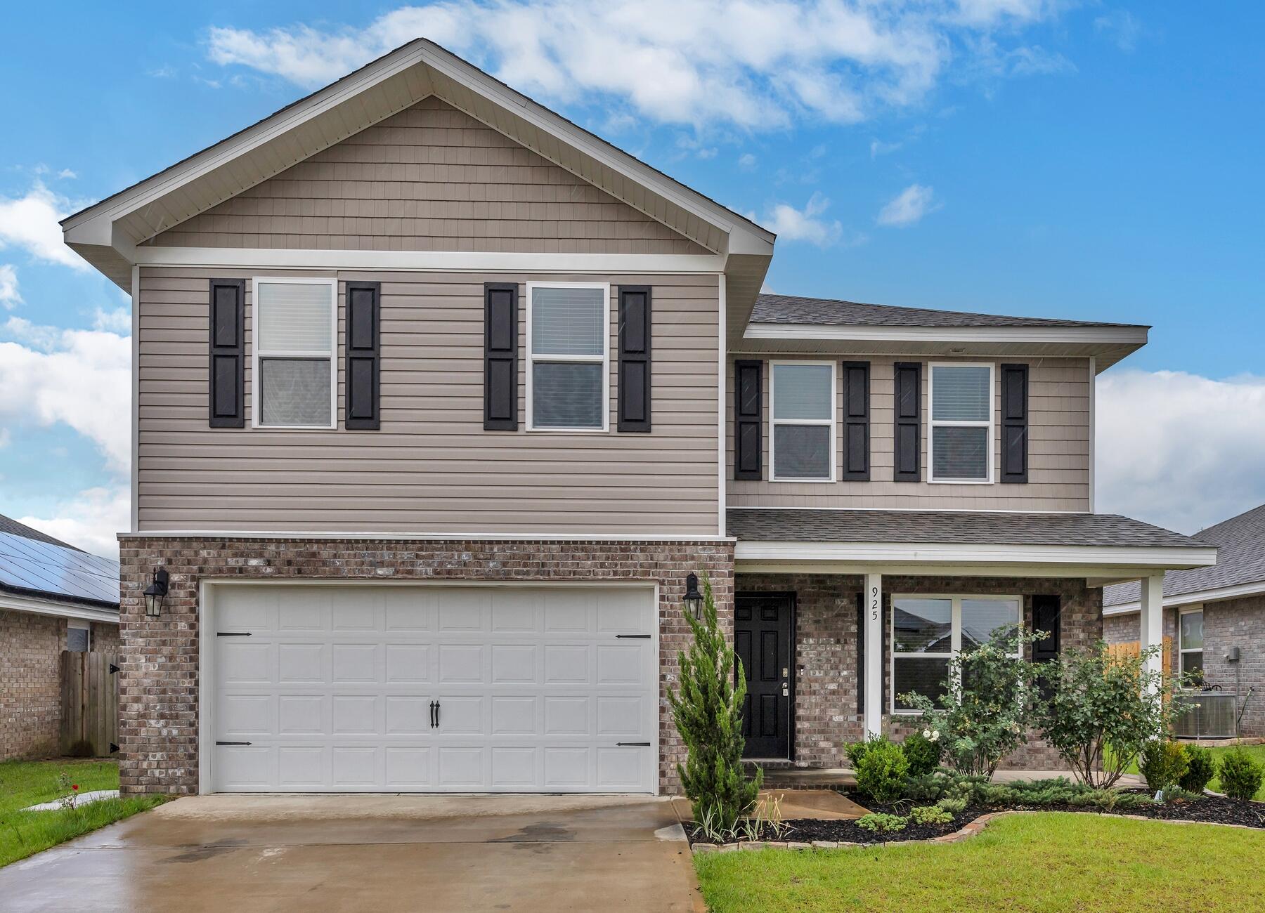 MOVE IN SPECIAL.... $500 off first month's rent! AVAILABLE NOW... 4bd/2bth, located in the desirable Redstone Commons with a community POOL!  Home is close to both elementary and middle schools. The downstairs has a Great Room with a Kitchen overlooking it. Kitchen features a nice size pantry & Frigidaire appliances with a large island bar. The home also features a Flex Room downstairs. Walk upstairs to find all 4 bedrooms. The spacious Master Bedroom features a large Bathroom with double vanities, walk in shower, and large walk in closet. Finished Privacy Fence coming! NO smoking and NO cats. Small dogs allowed upon approval with a non-refundable pet fee. 600 minimum FICO credit score required in addition to meeting rental criteria.